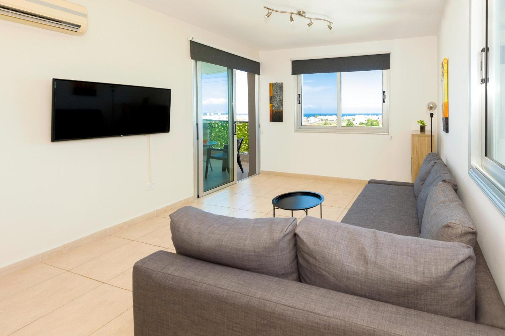 Sea View Apt*spacious Balcony*200m To The * Paralimni