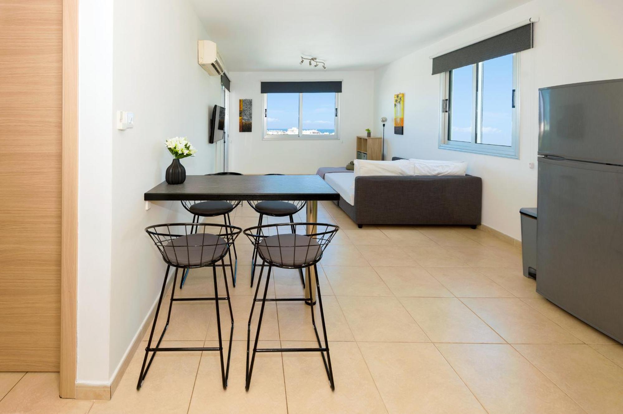 Sea View Apt*spacious Balcony*200m To The Apartment