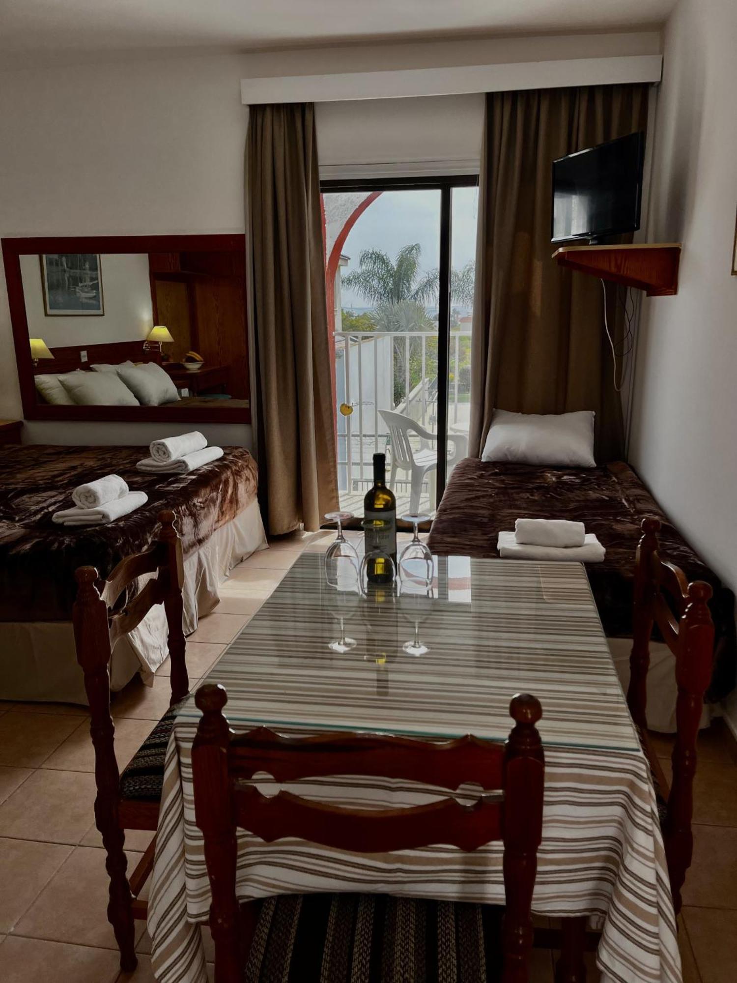 Nissi Chrysland Apartment