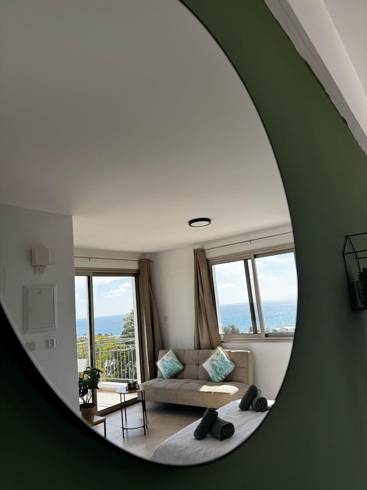 Apartment Sea Breeze Panoramic Ocean View *