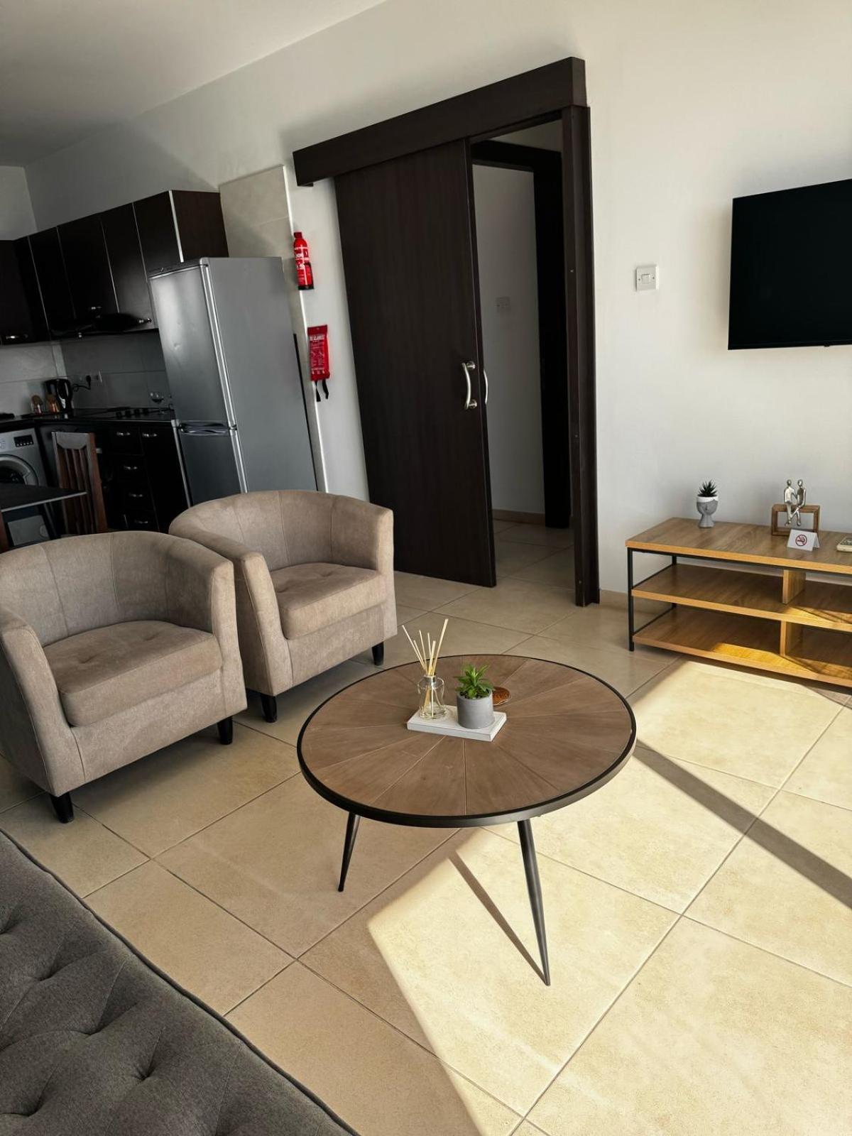 Sea Breeze Panoramic Ocean View Apartment *