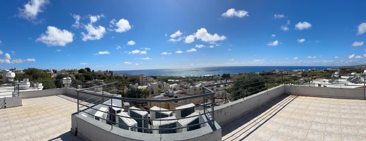 Sea Breeze Panoramic Ocean View Apartment *