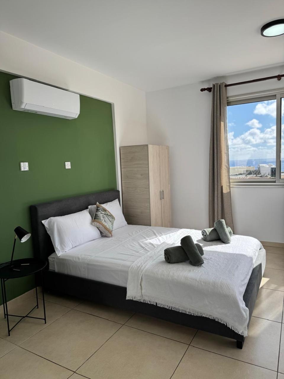 Apartment Sea Breeze Panoramic Ocean View *