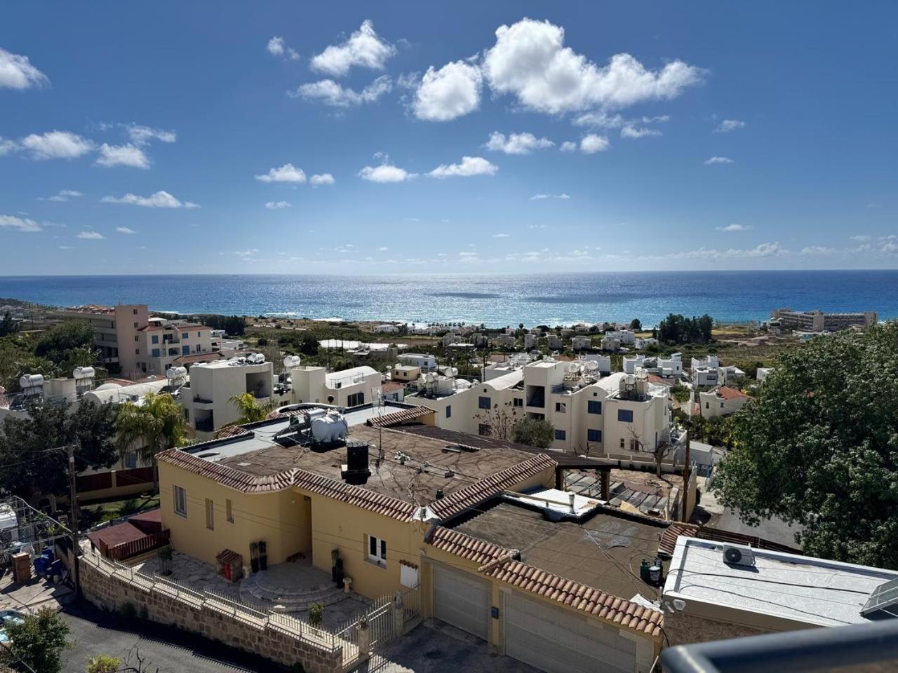 Sea Breeze Panoramic Ocean View Apartment Kissonerga