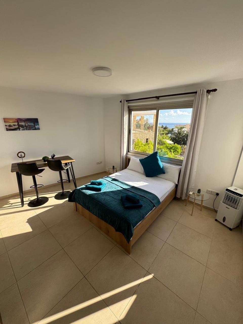 Sea Breeze Panoramic Ocean View Apartment