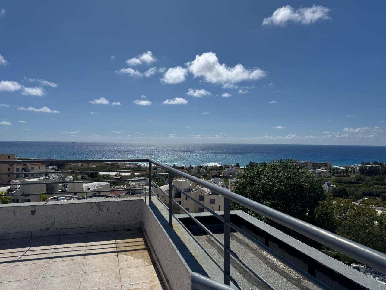 Sea Breeze Panoramic Ocean View Apartment *