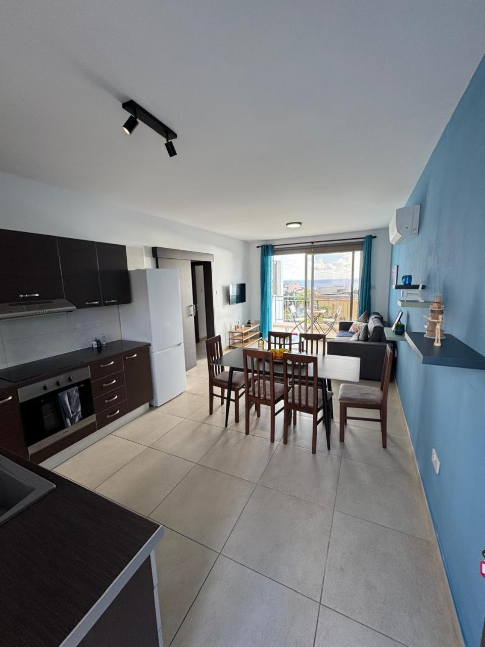 Sea Breeze Panoramic Ocean View Apartment Kissonerga