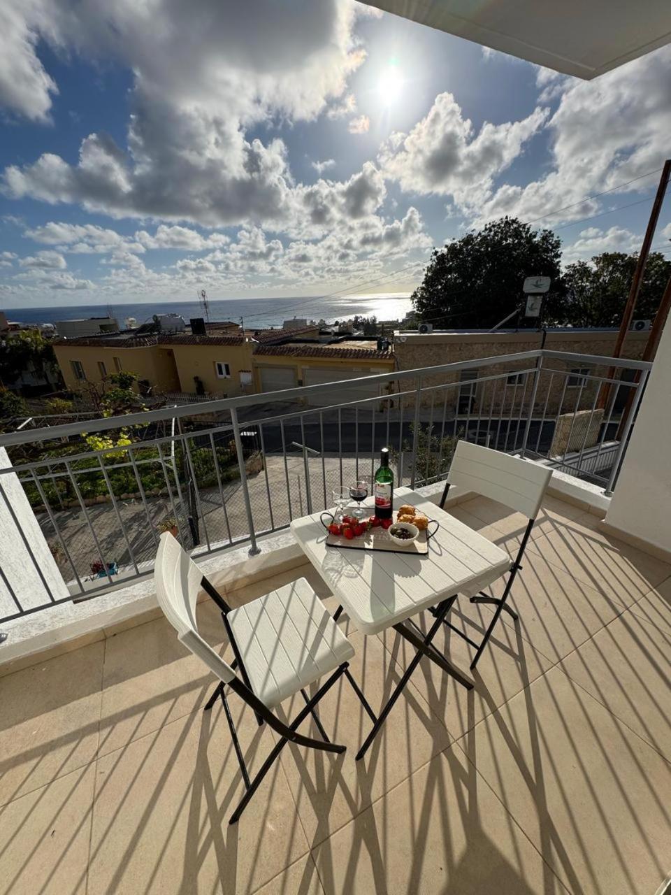 Sea Breeze Panoramic Ocean View Apartment