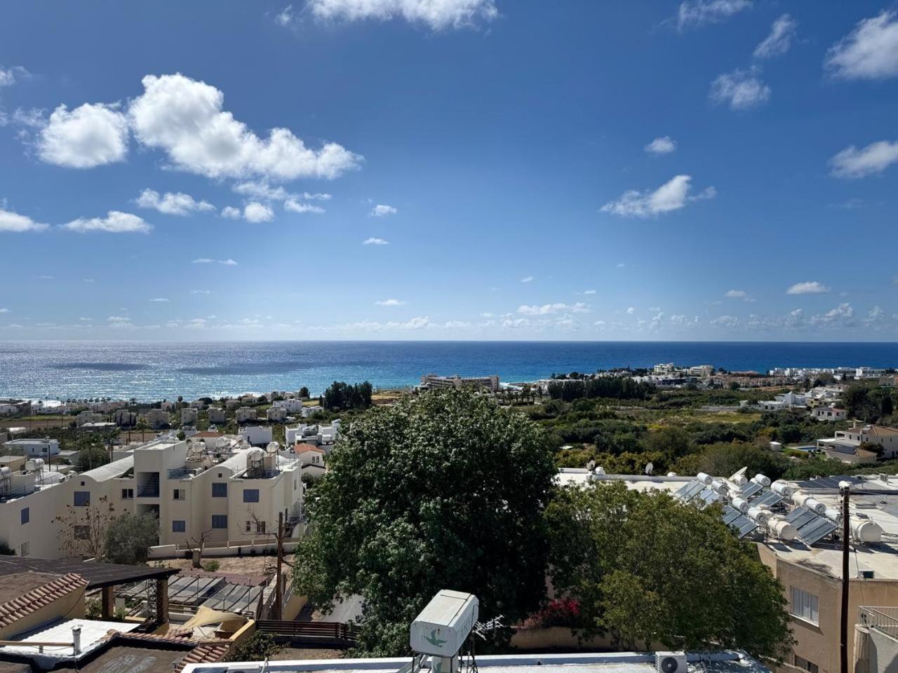 Sea Breeze Panoramic Ocean View Apartment *