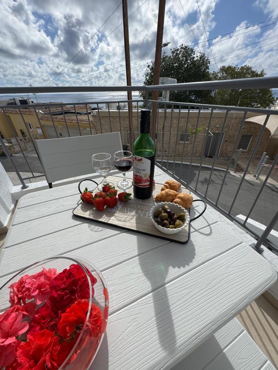 Sea Breeze Panoramic Ocean View Apartment *