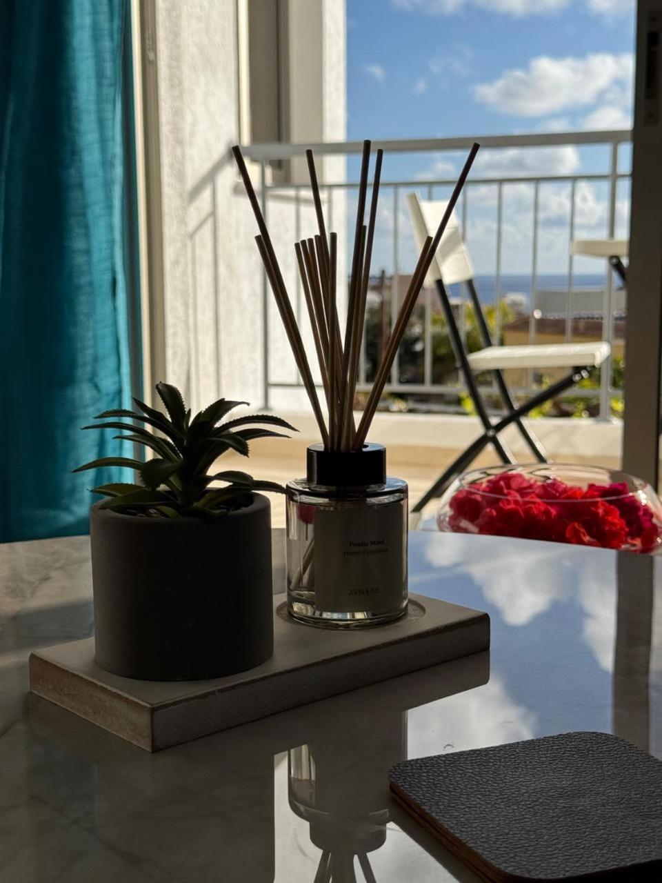 Sea Breeze Panoramic Ocean View Apartment