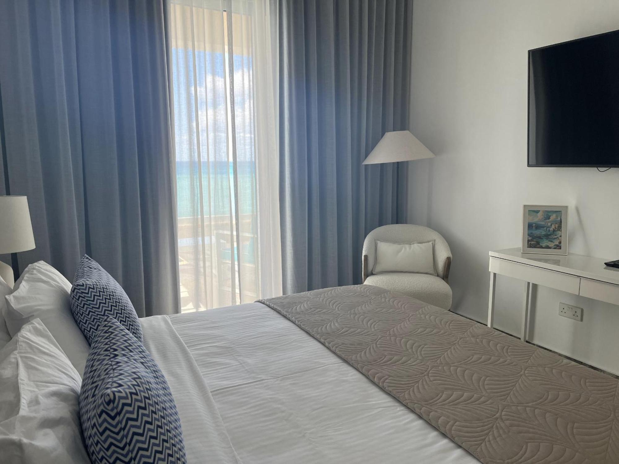 Olymp Luxury C - Seafront Elegance With Infinity Pool And Exclusive Lifestyle Kissonerga