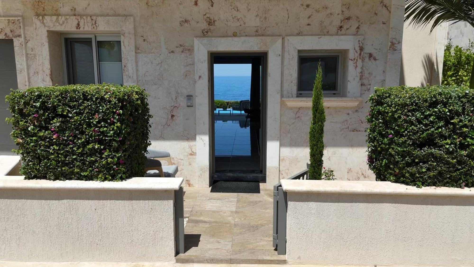 Villa Olymp Luxury C - Seafront Elegance With Infinity Pool And Exclusive Lifestyle Kissonerga