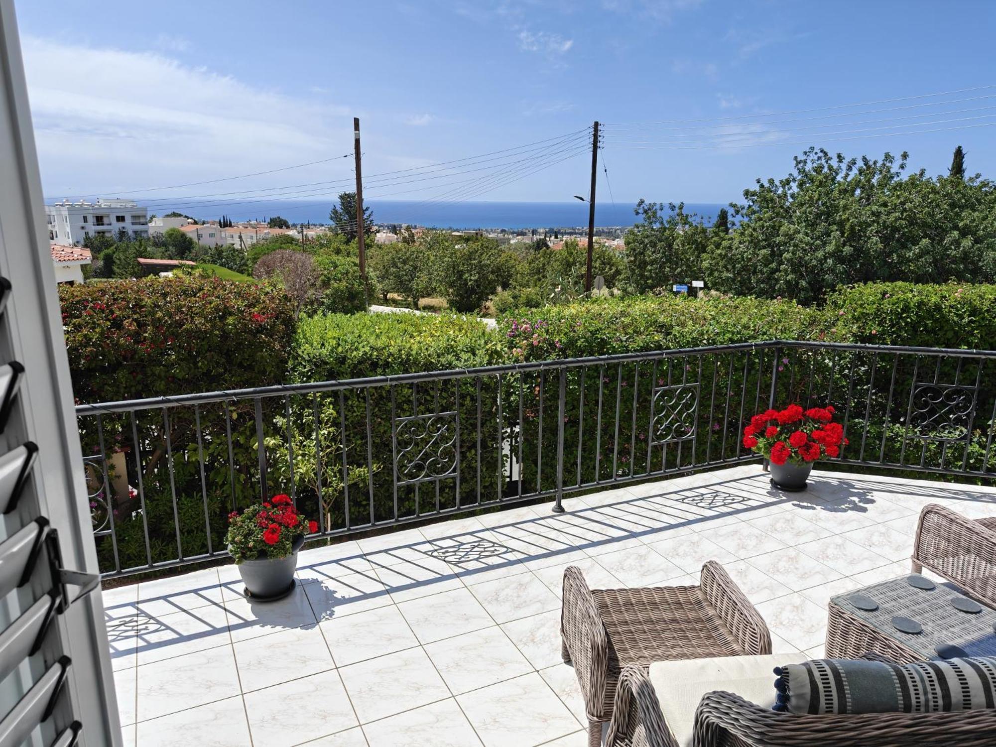 Holiday: Seafront Retreat With Pool In Paphos * Peyia