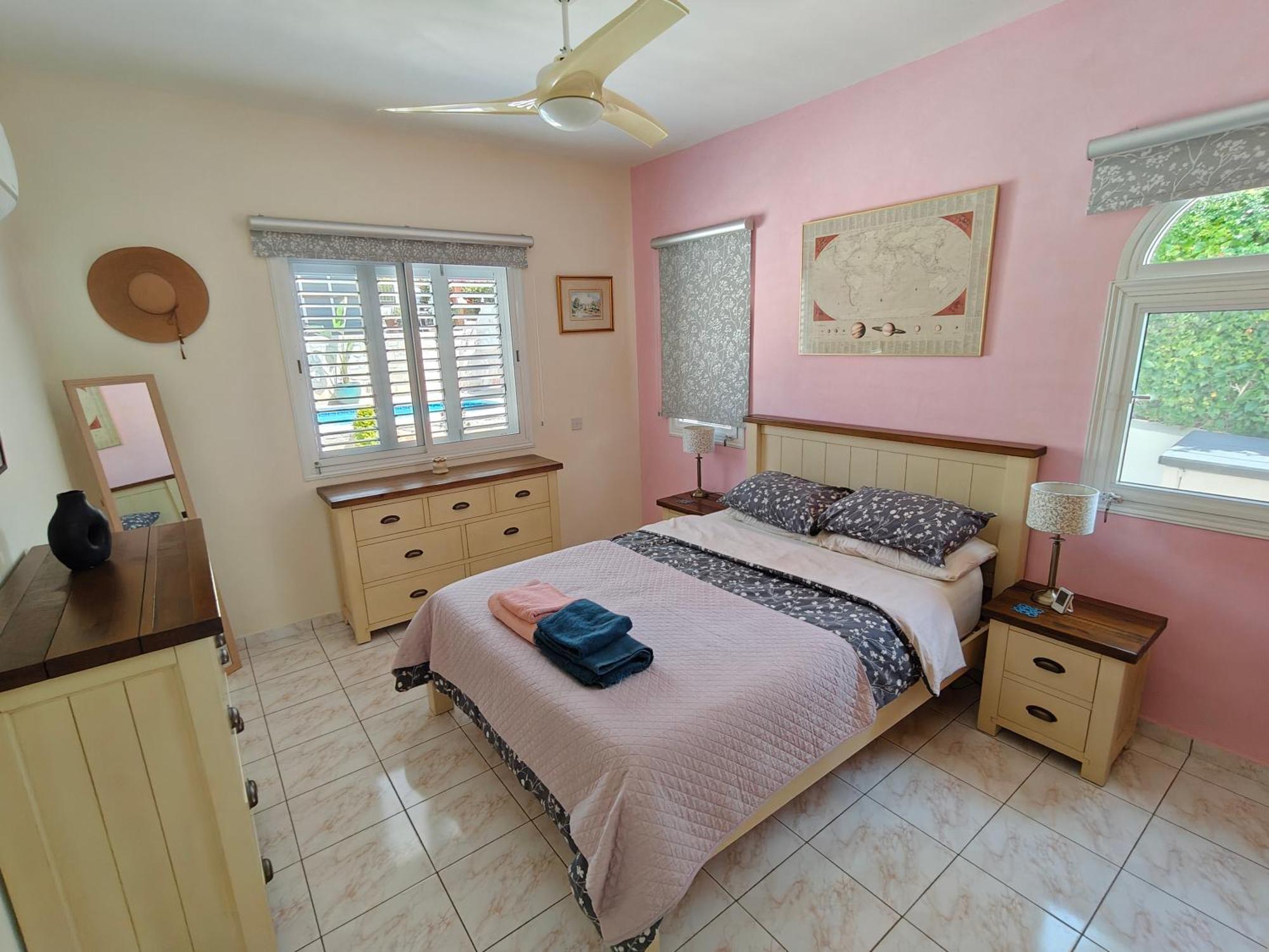 Pousada Holiday: Seafront Retreat With Pool In Paphos *