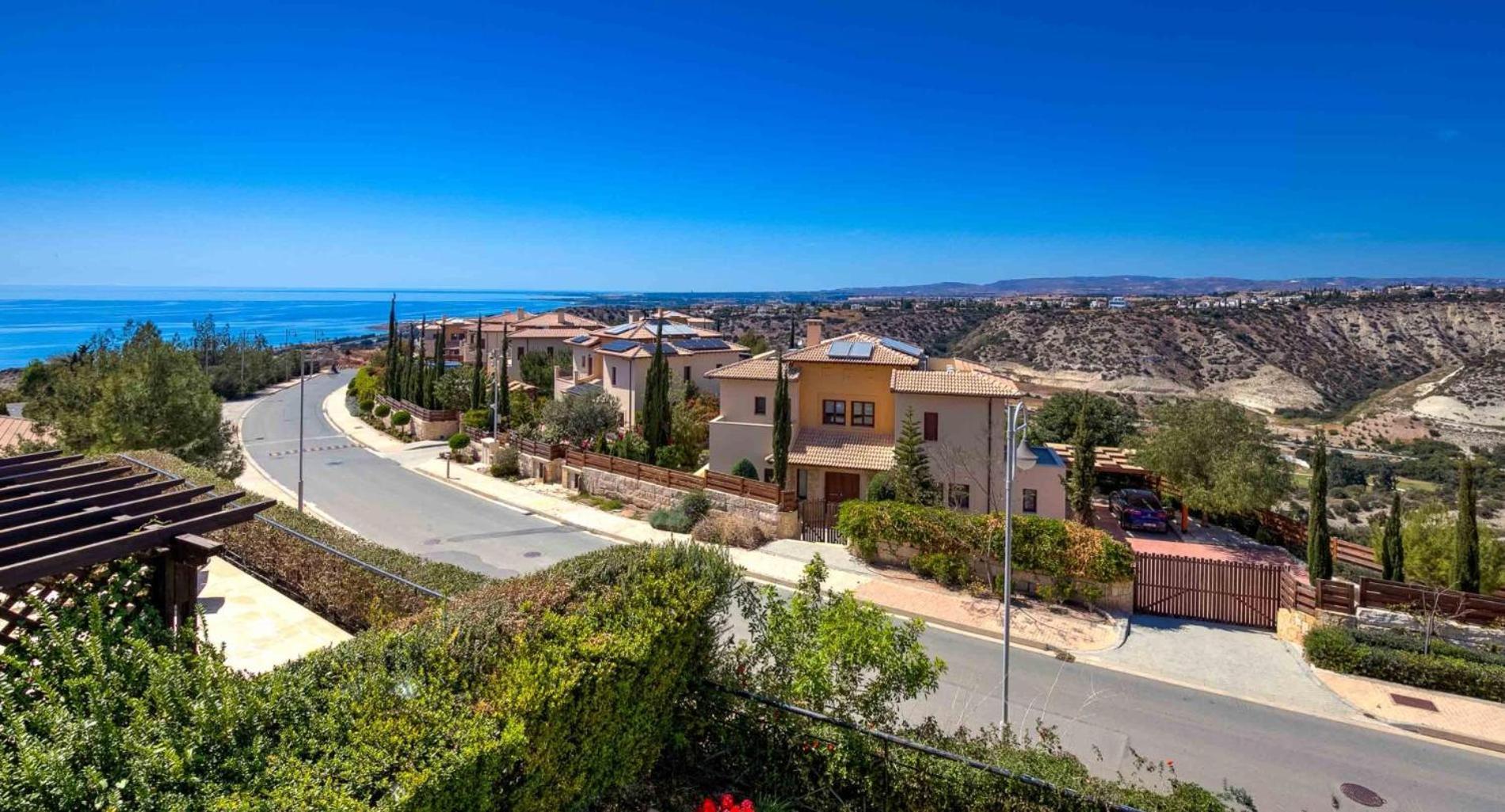 Beautiful Bj12 With Amazing Sea Views, Aphrodite Hills *