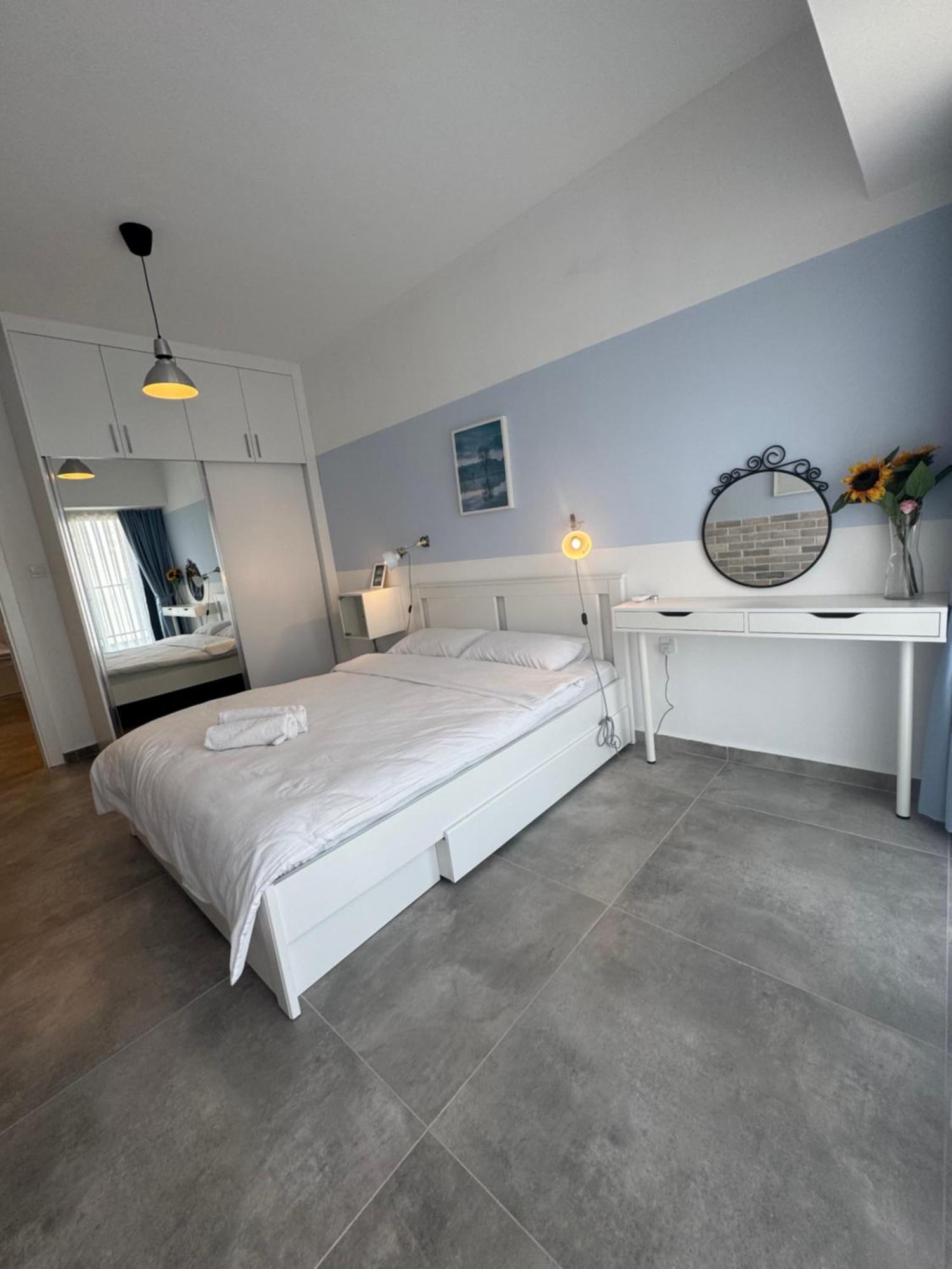 Caesar & - With 2 Bedroom - Aurelius Apartment