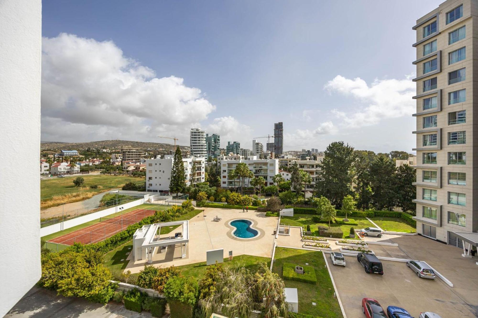 Appartement Marathon With Shared Pool