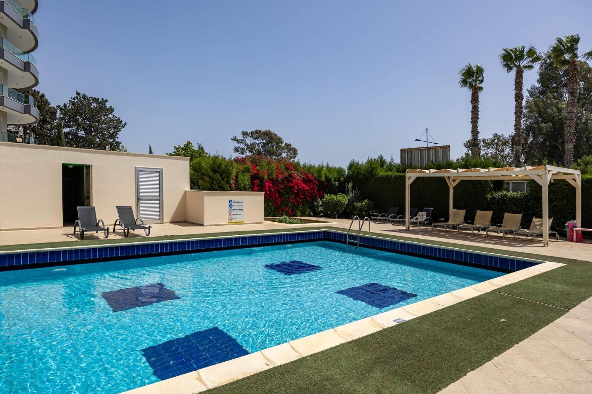 Marathon With Shared Pool Appartement *