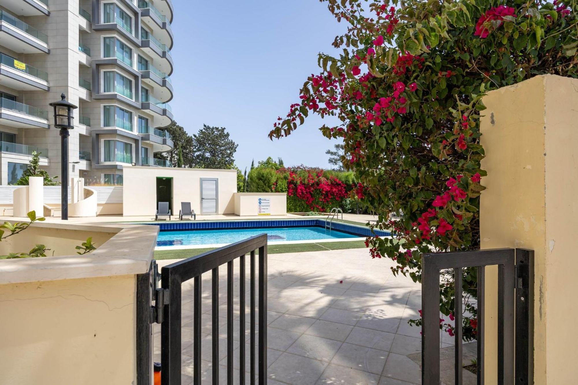 Appartement Marathon With Shared Pool