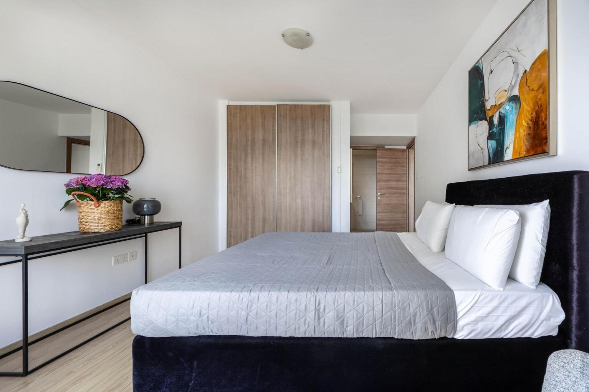 Appartement Marathon With Shared Pool