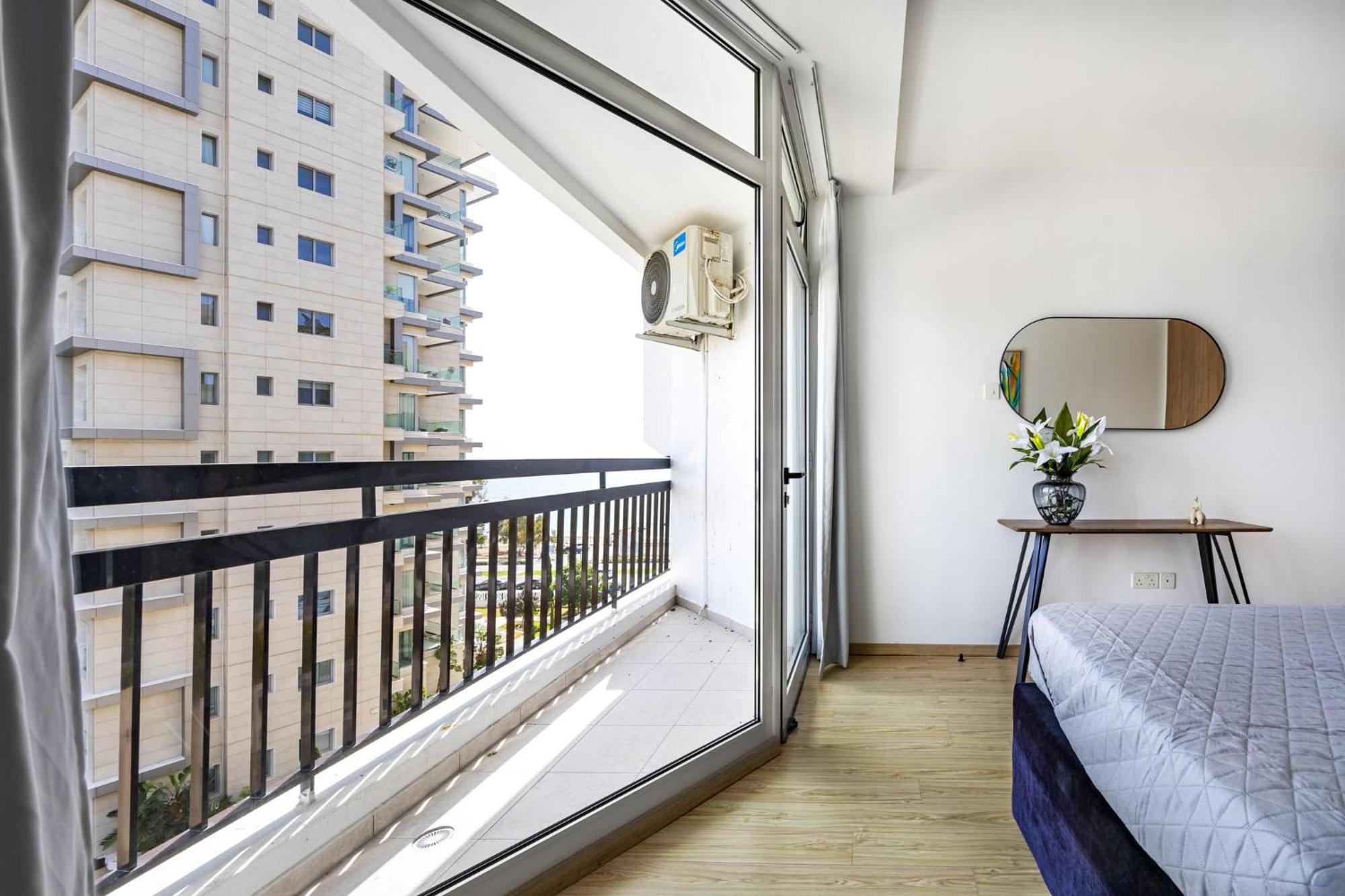 Marathon With Shared Pool Appartement