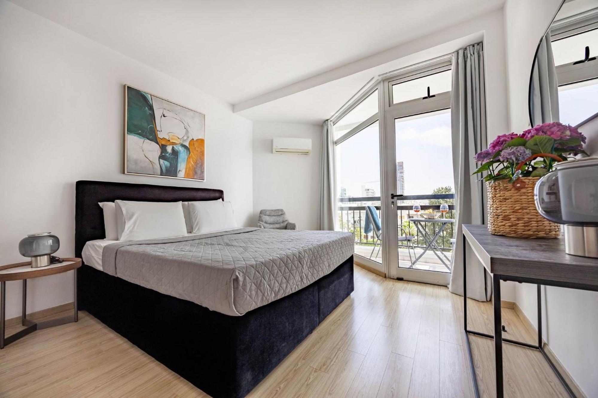 Appartement Marathon With Shared Pool