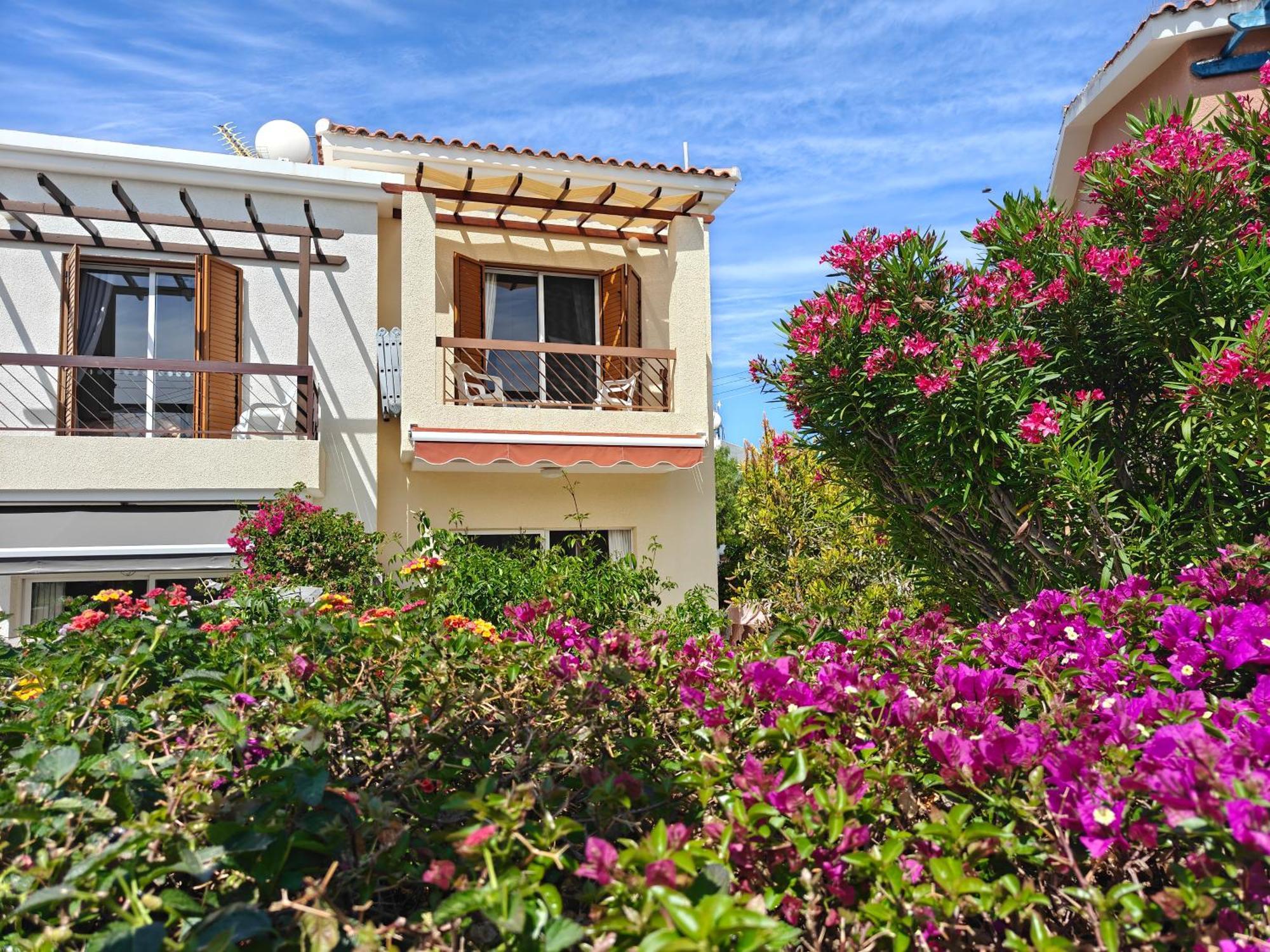 Vakantiehuis House In Eva Gardens With Pool&garden Peyia