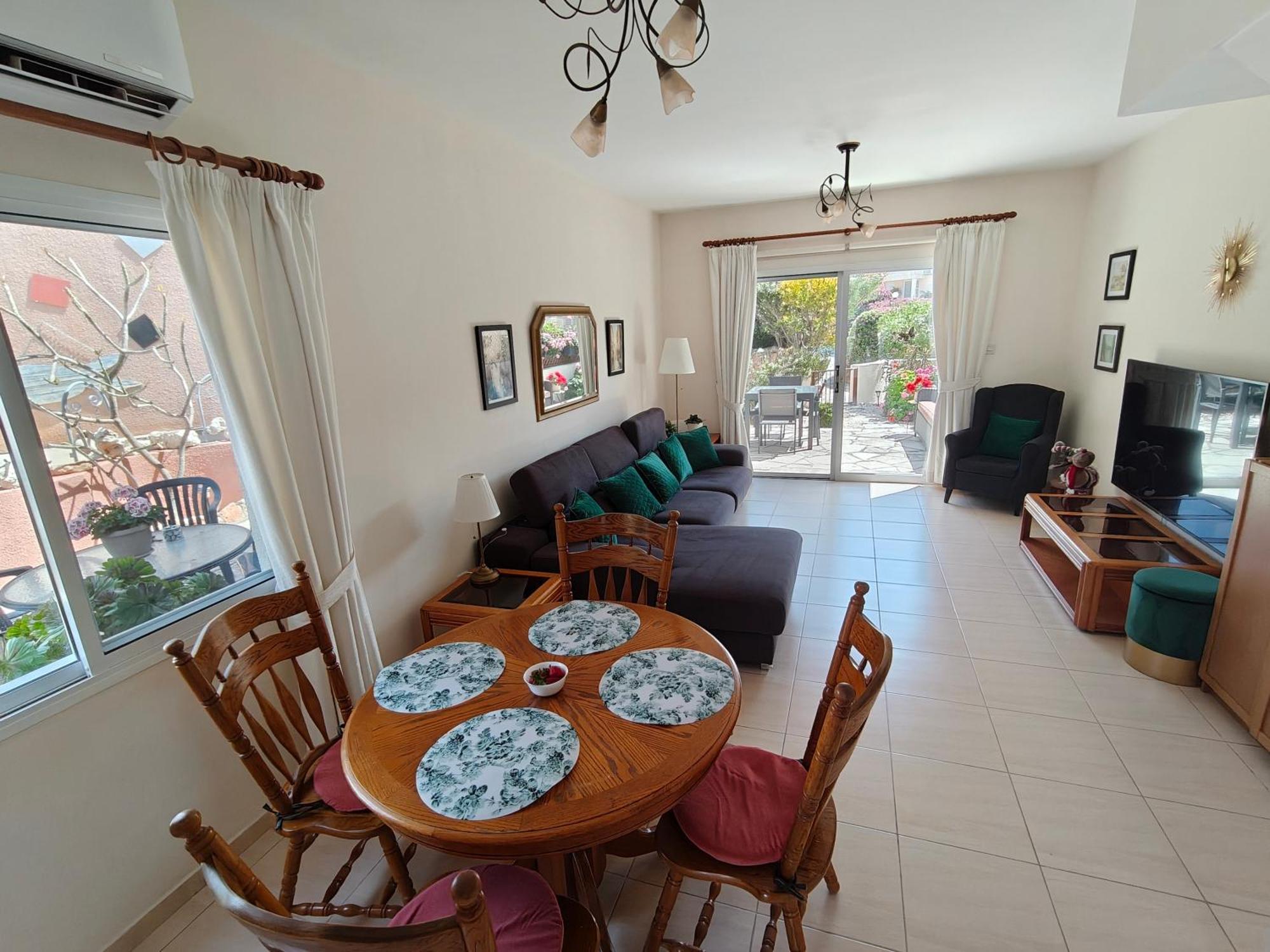 Eva Gardens Corner House With Stunning Garden And Huge Swimming Pool Next To Coral Bay Casa de férias Pegeia