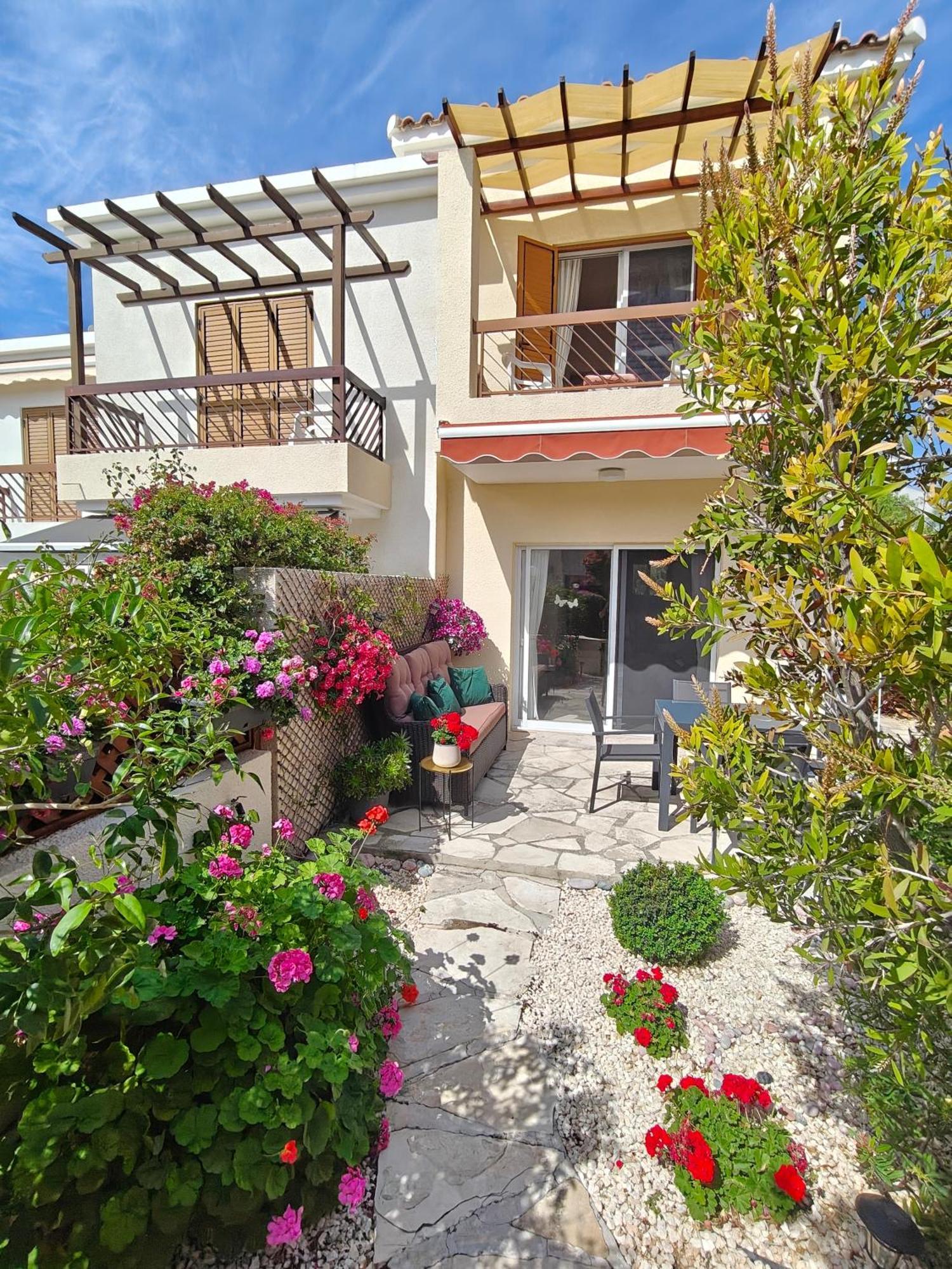 House In Eva Gardens With Pool&garden Peyia