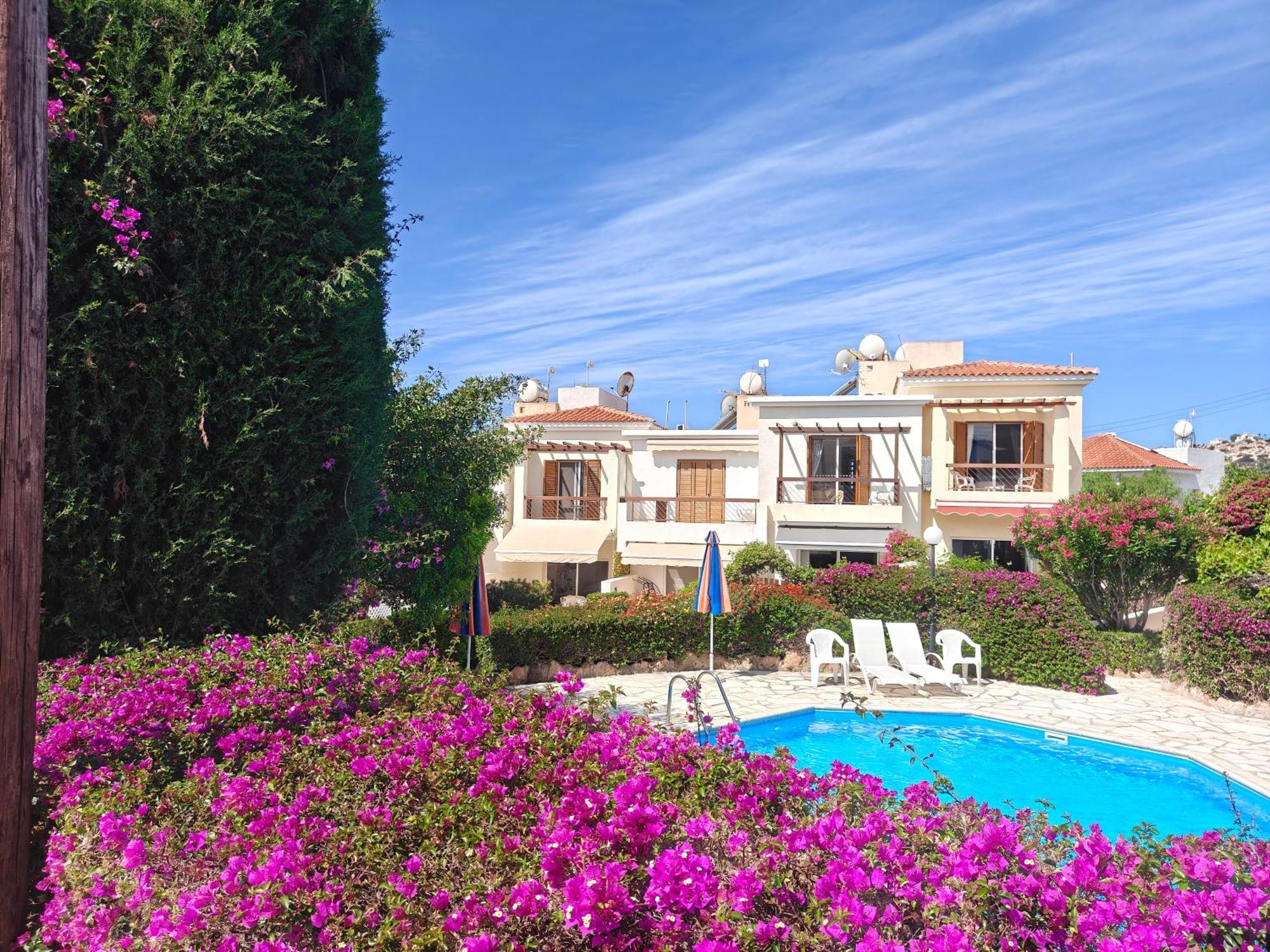 Eva Gardens Corner House With Stunning Garden And Huge Swimming Pool Next To Coral Bay Holiday home