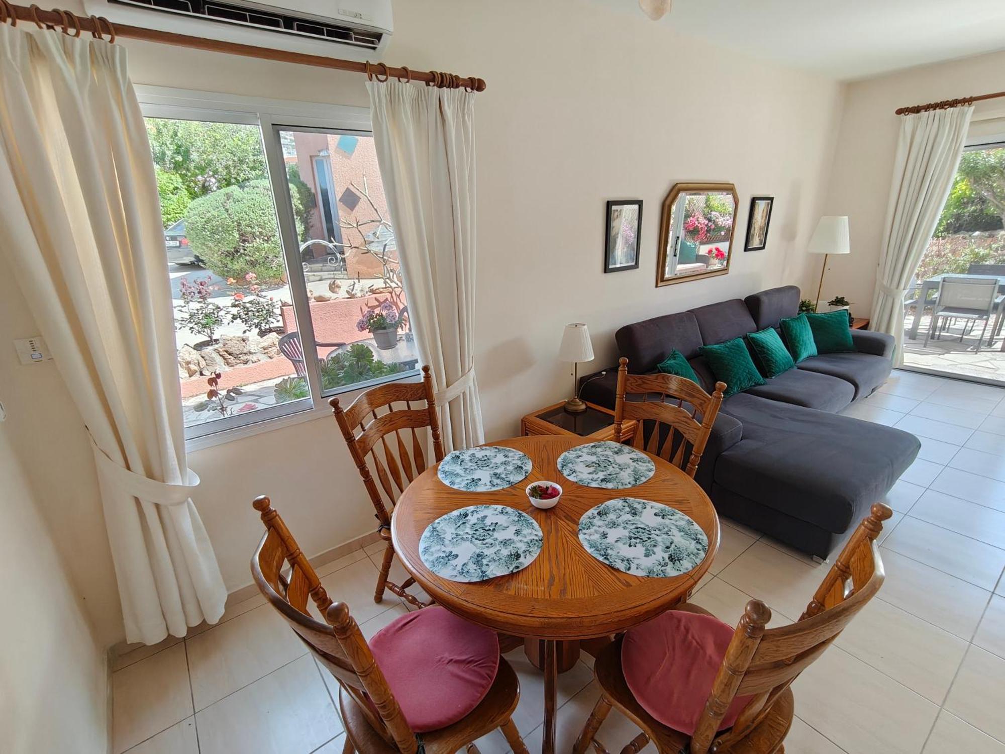 House In Eva Gardens With Pool&garden Vakantiehuis