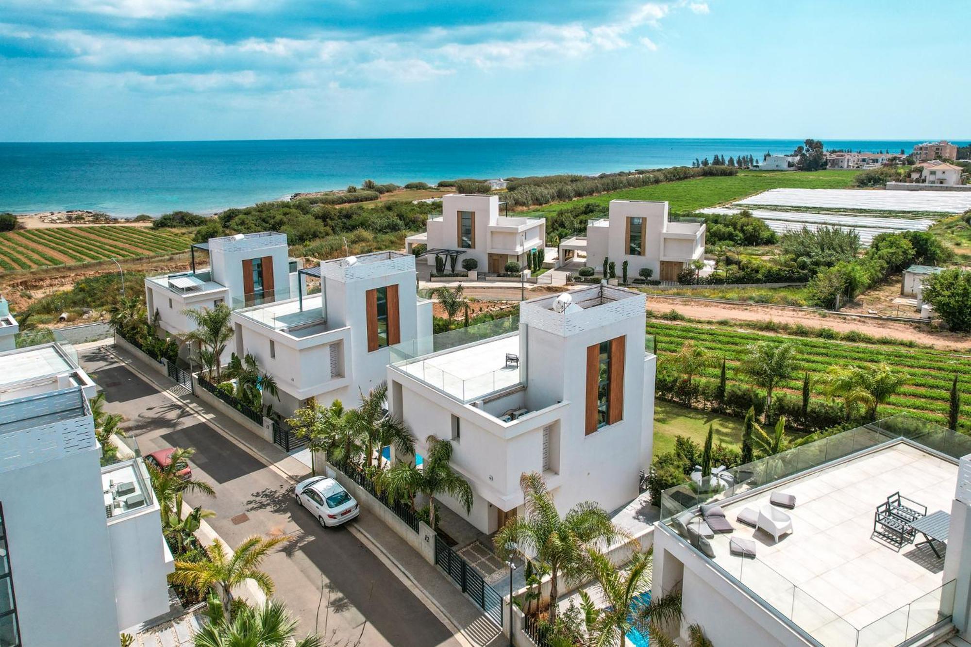 Villa By The 12 *