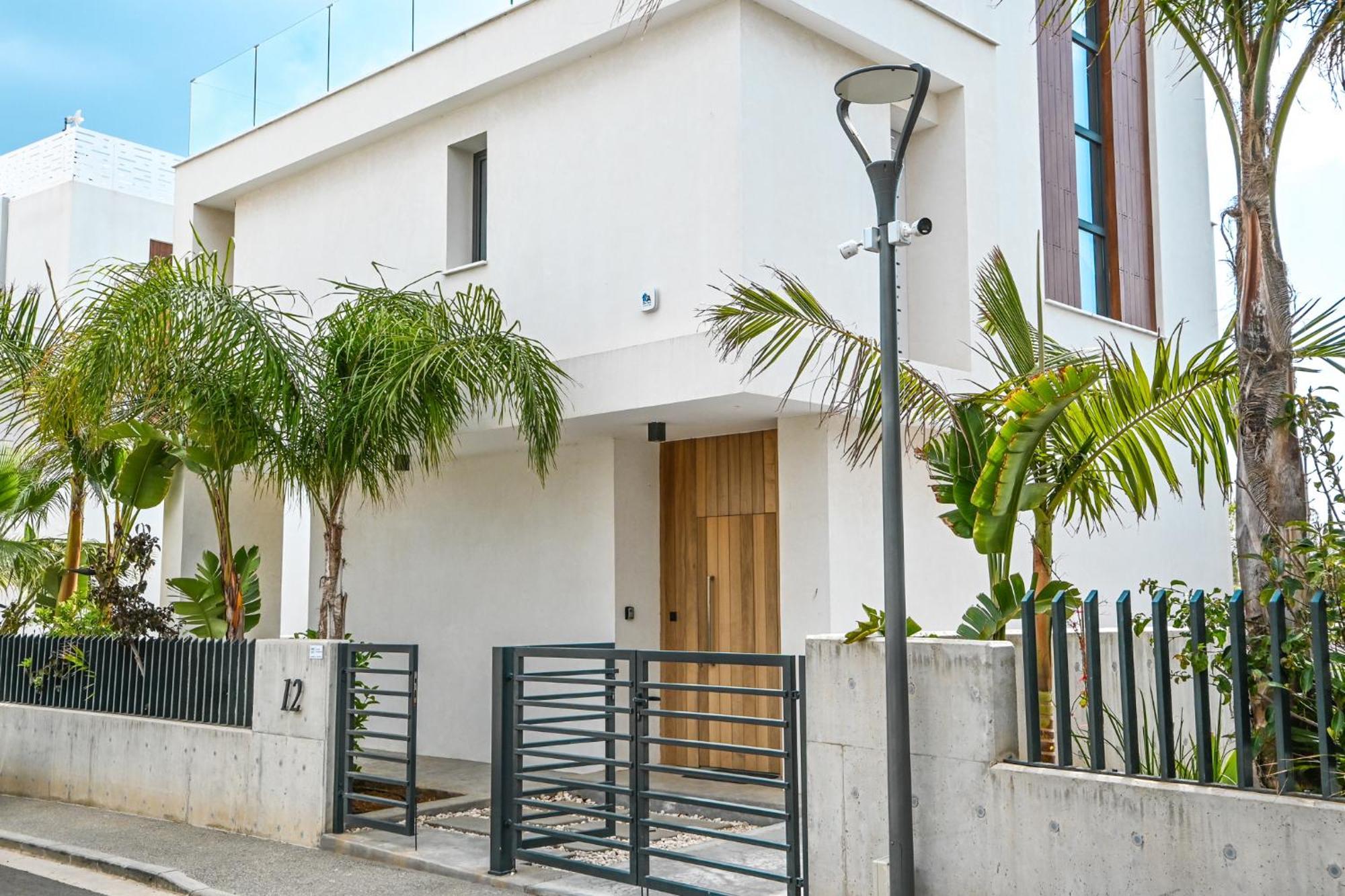 Villa By The 12 *