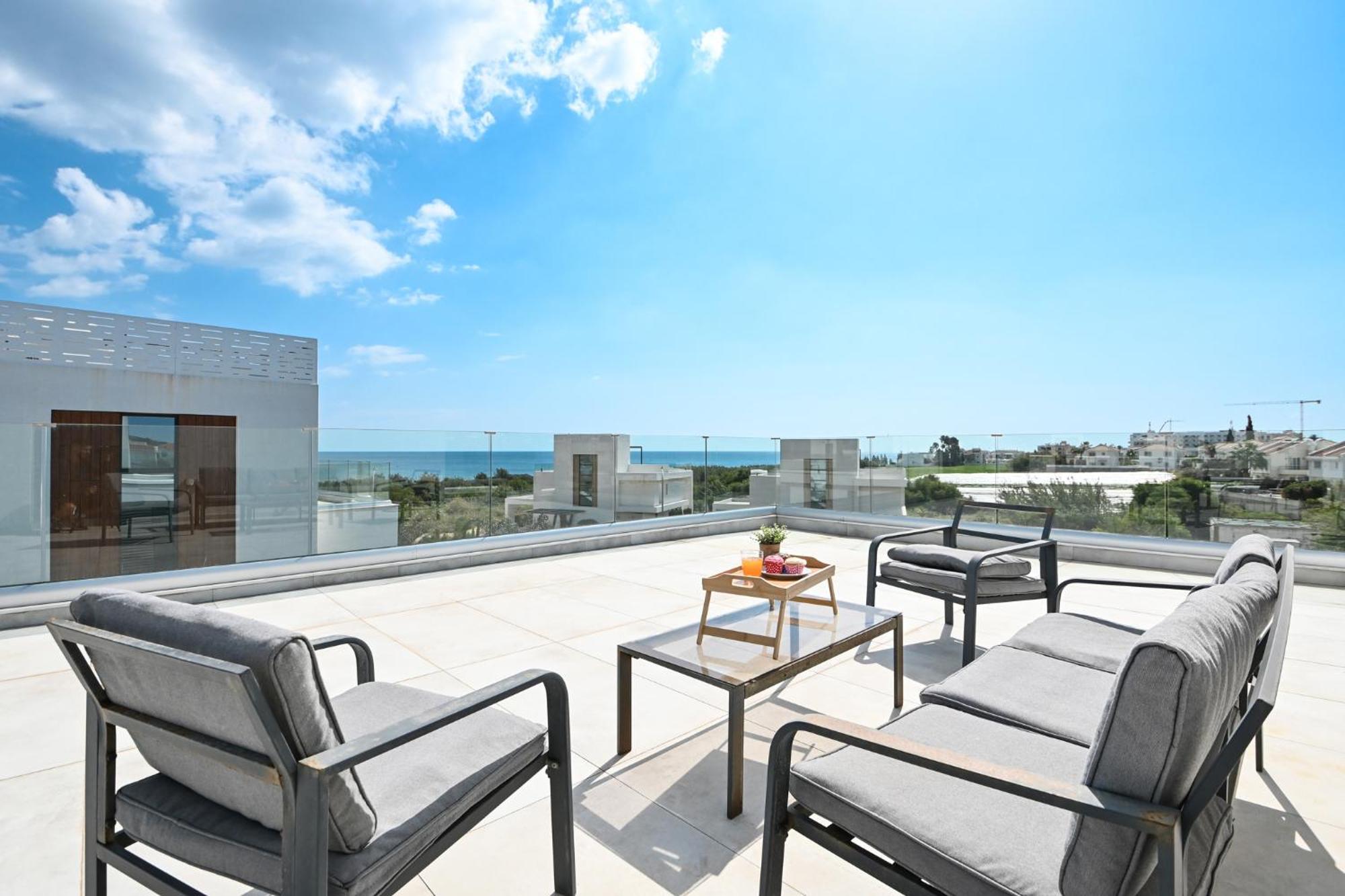 Villa By The 12 *
