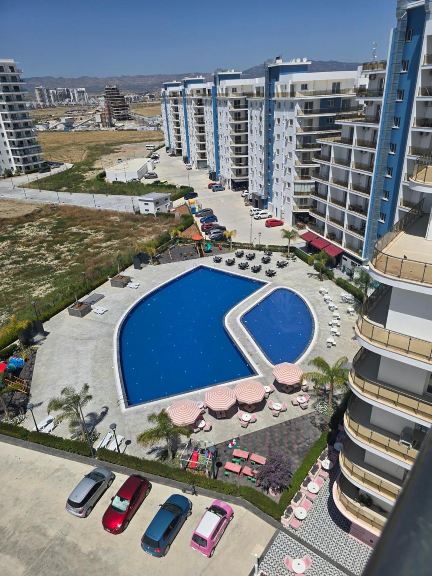 Long Apartment *