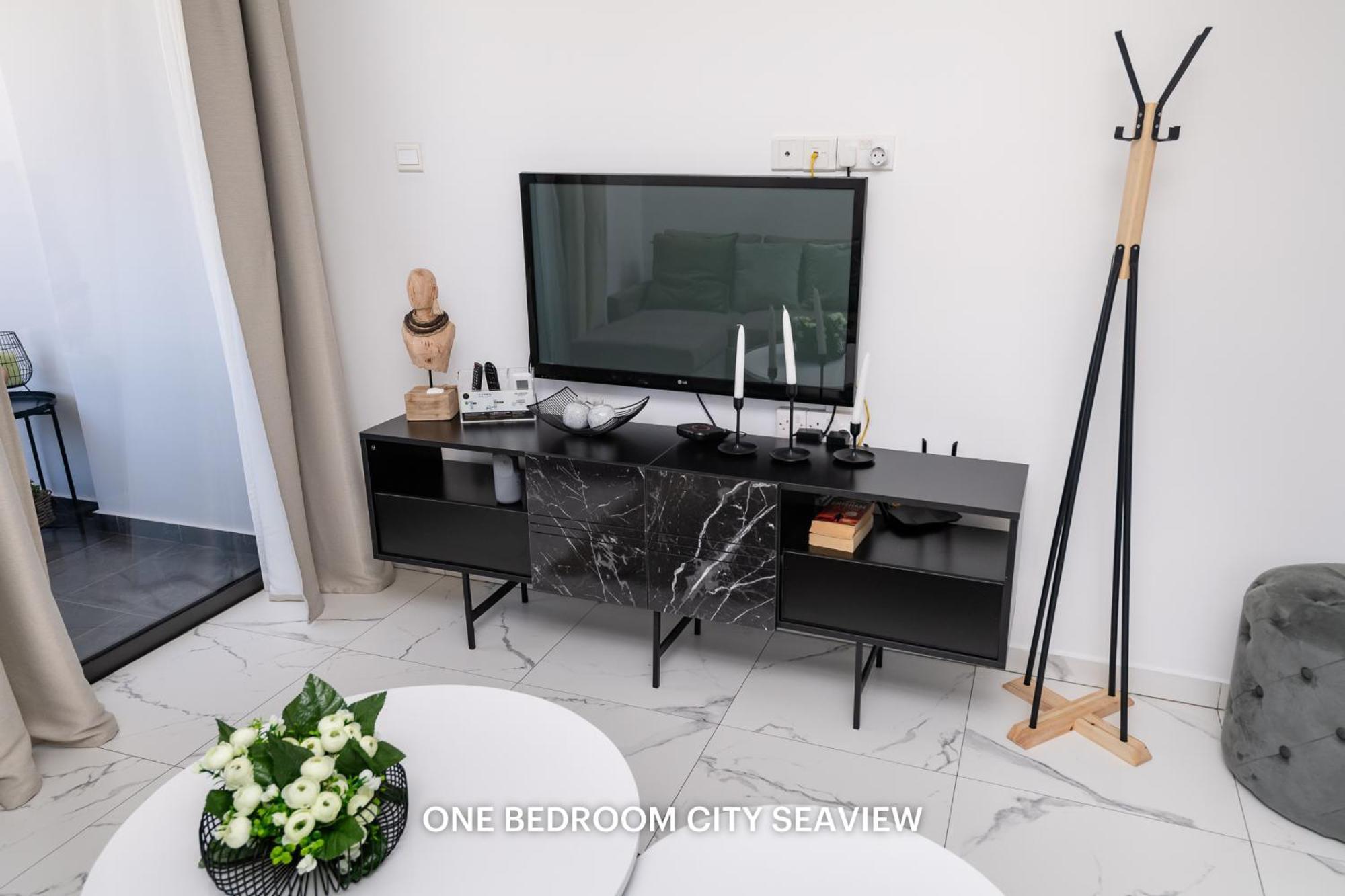 Lazuli & Seaview Apartment