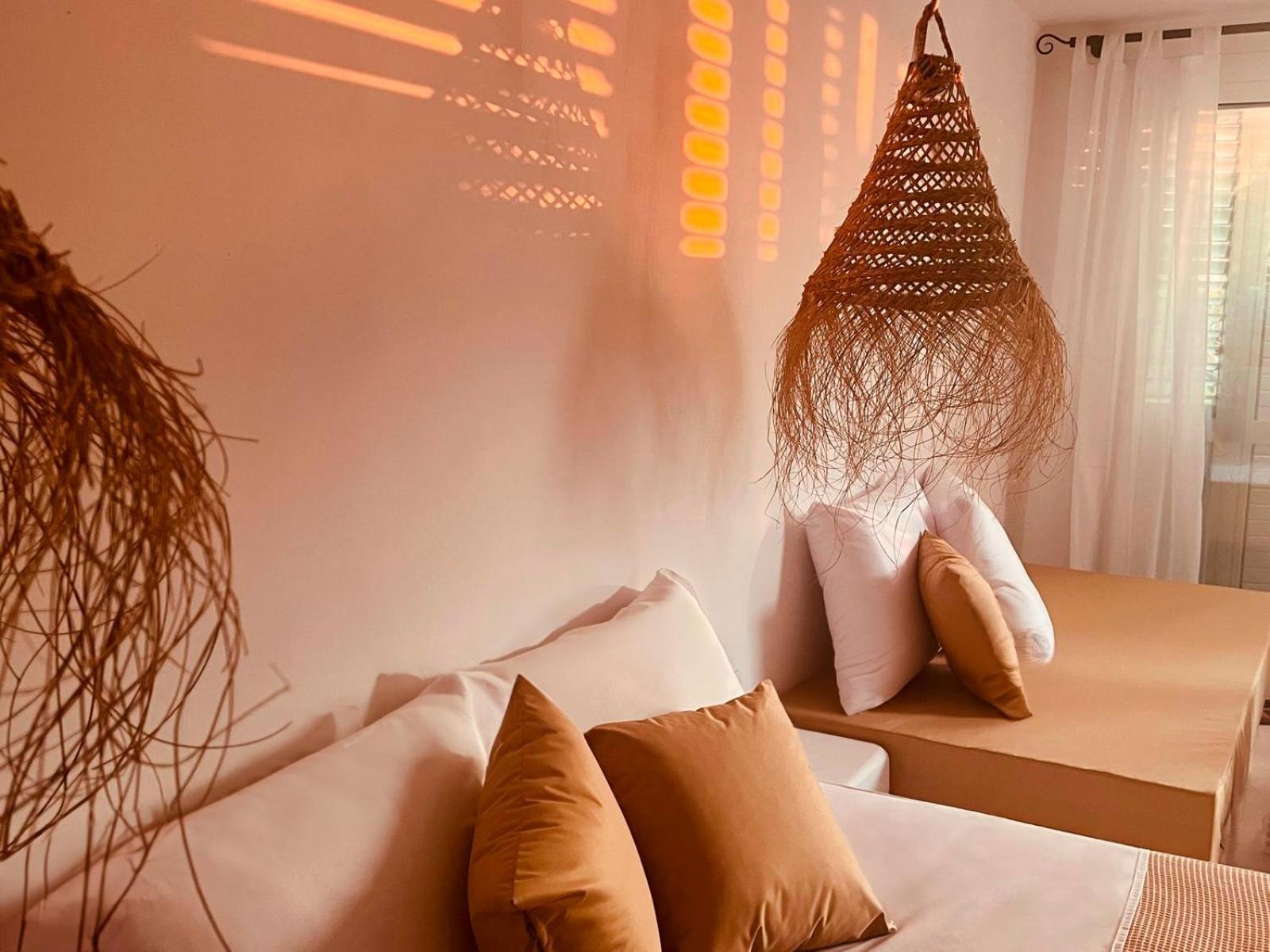 Sunset Deluxe And Paphos