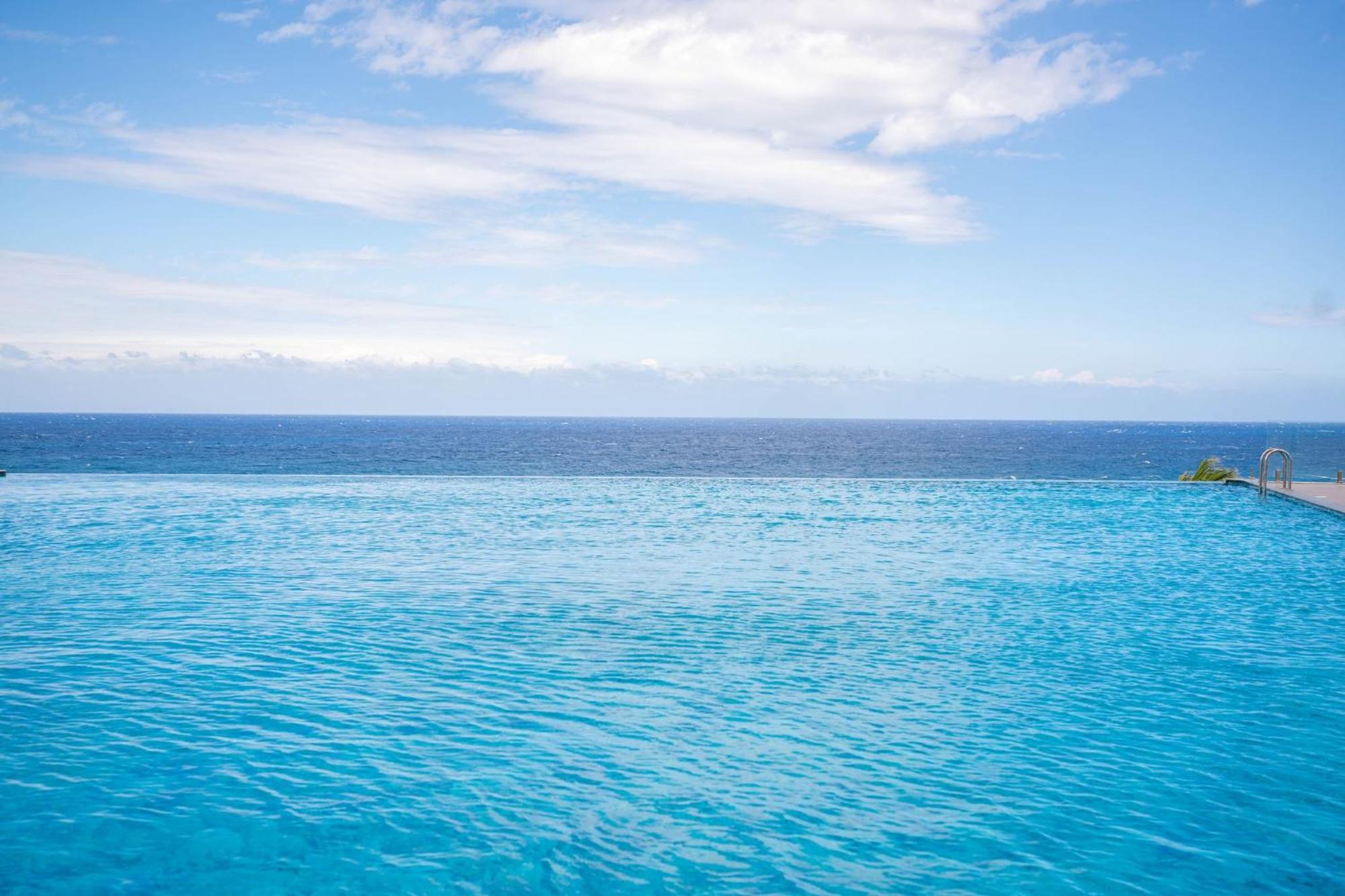 Luxury With Pool And Stunning Sea View Apartment *
