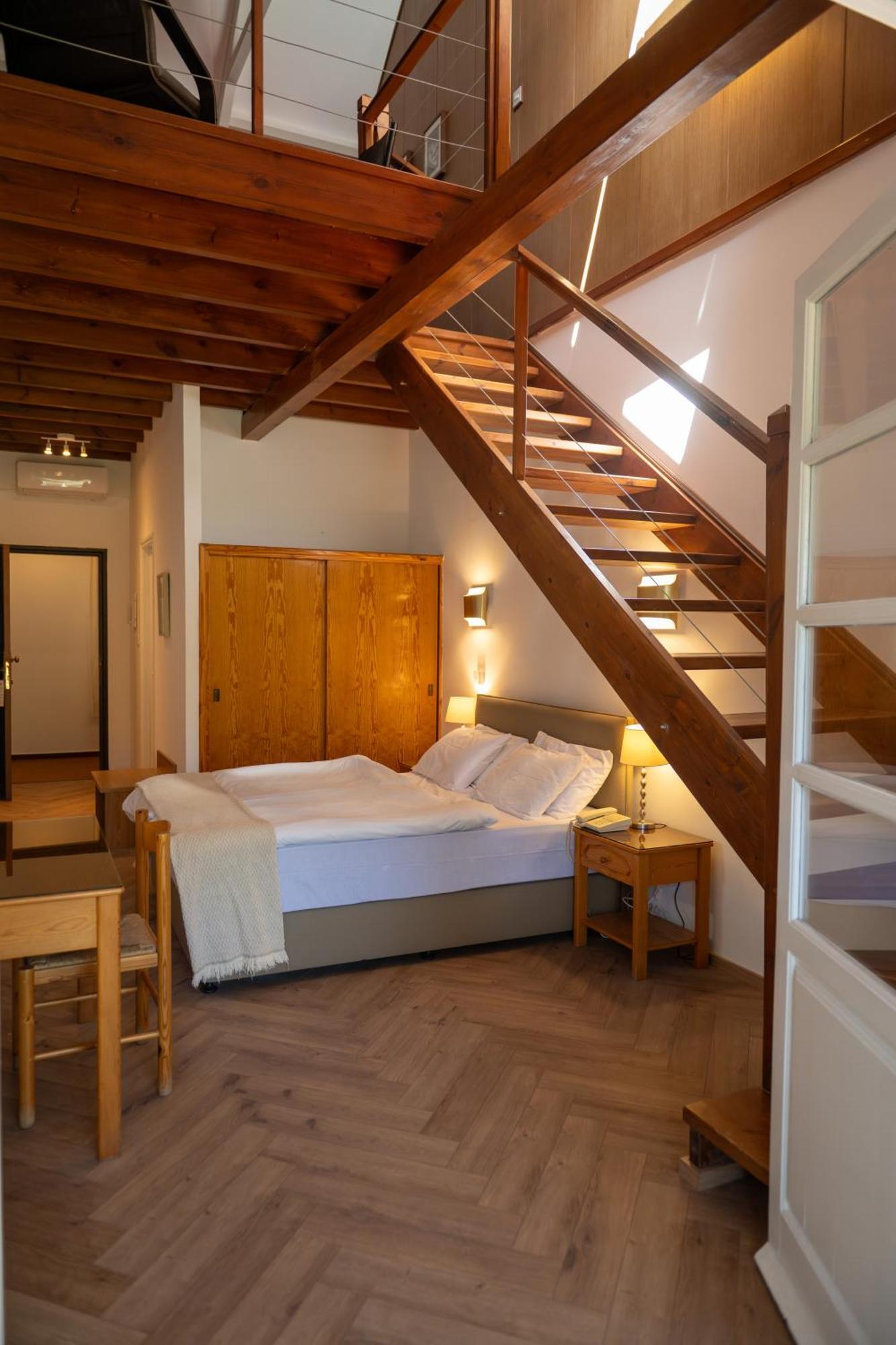 New Helvetia Hotel