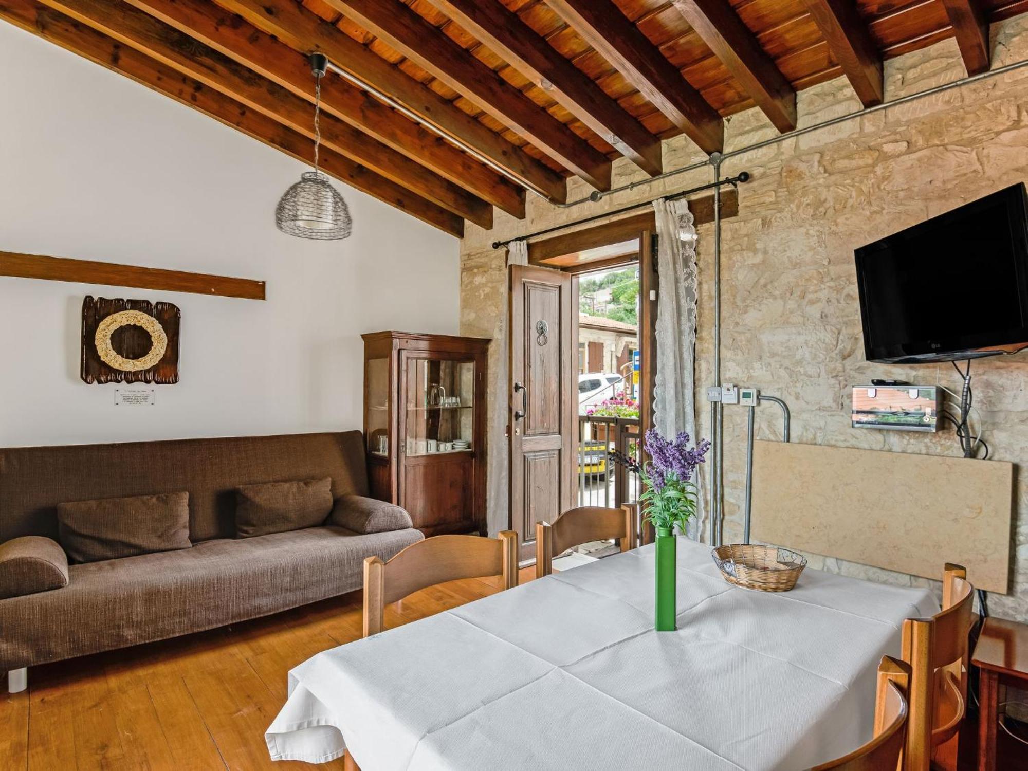 Sanders Arsorama Apartment Arsos
