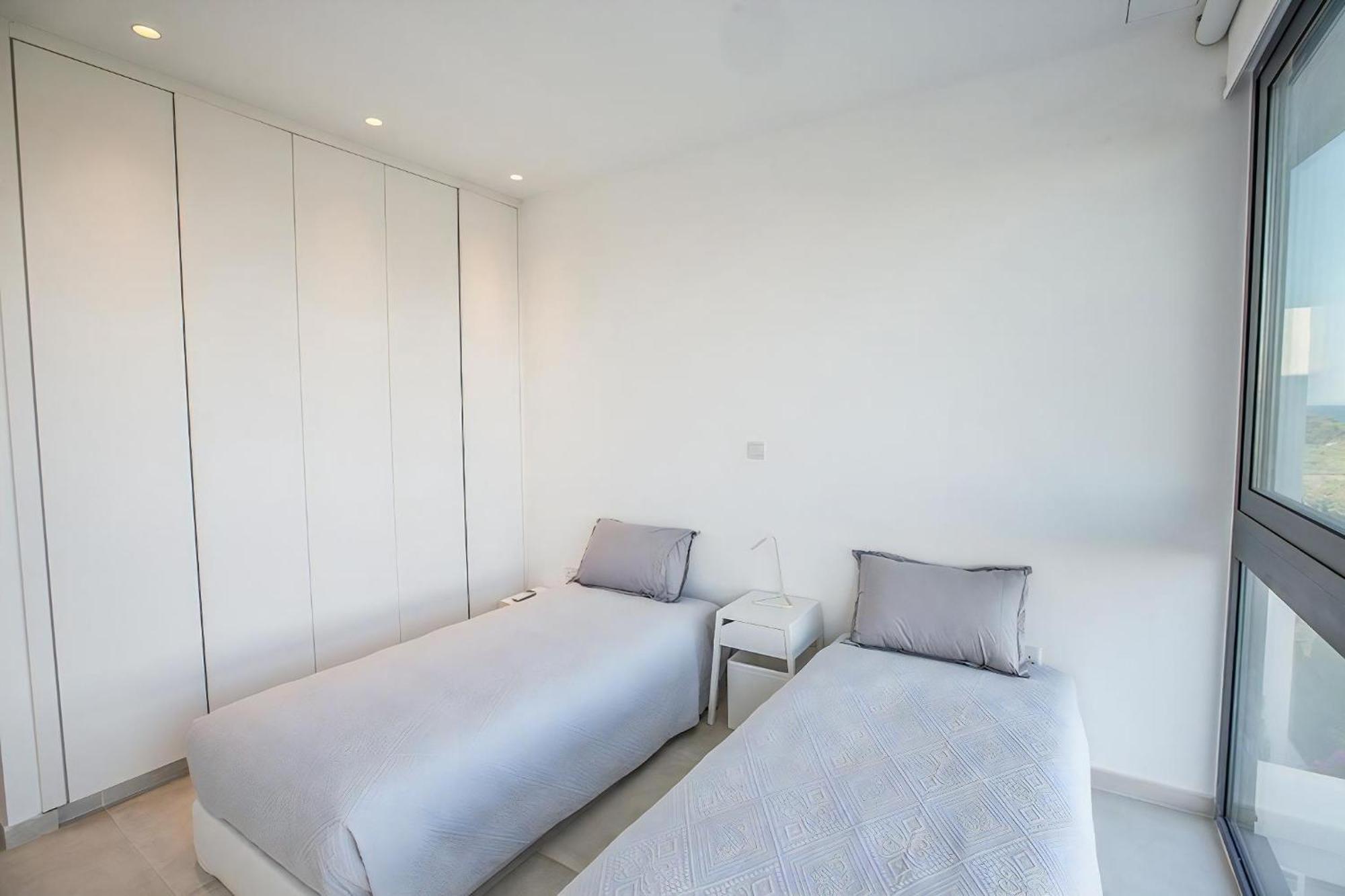 Villa Limni Enas - Luxury And Contemporary 3 Bedroom Kapparis Villa With Sea Views Paralimni