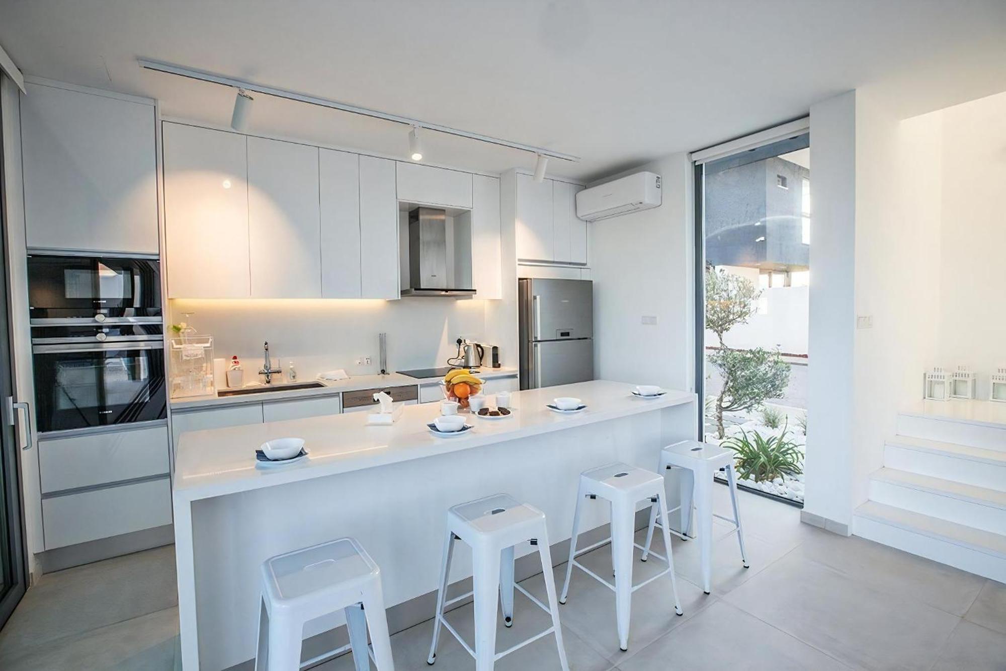 Villa Limni Enas - Luxury And Contemporary 3 Bedroom Kapparis Villa With Sea Views * Paralimni