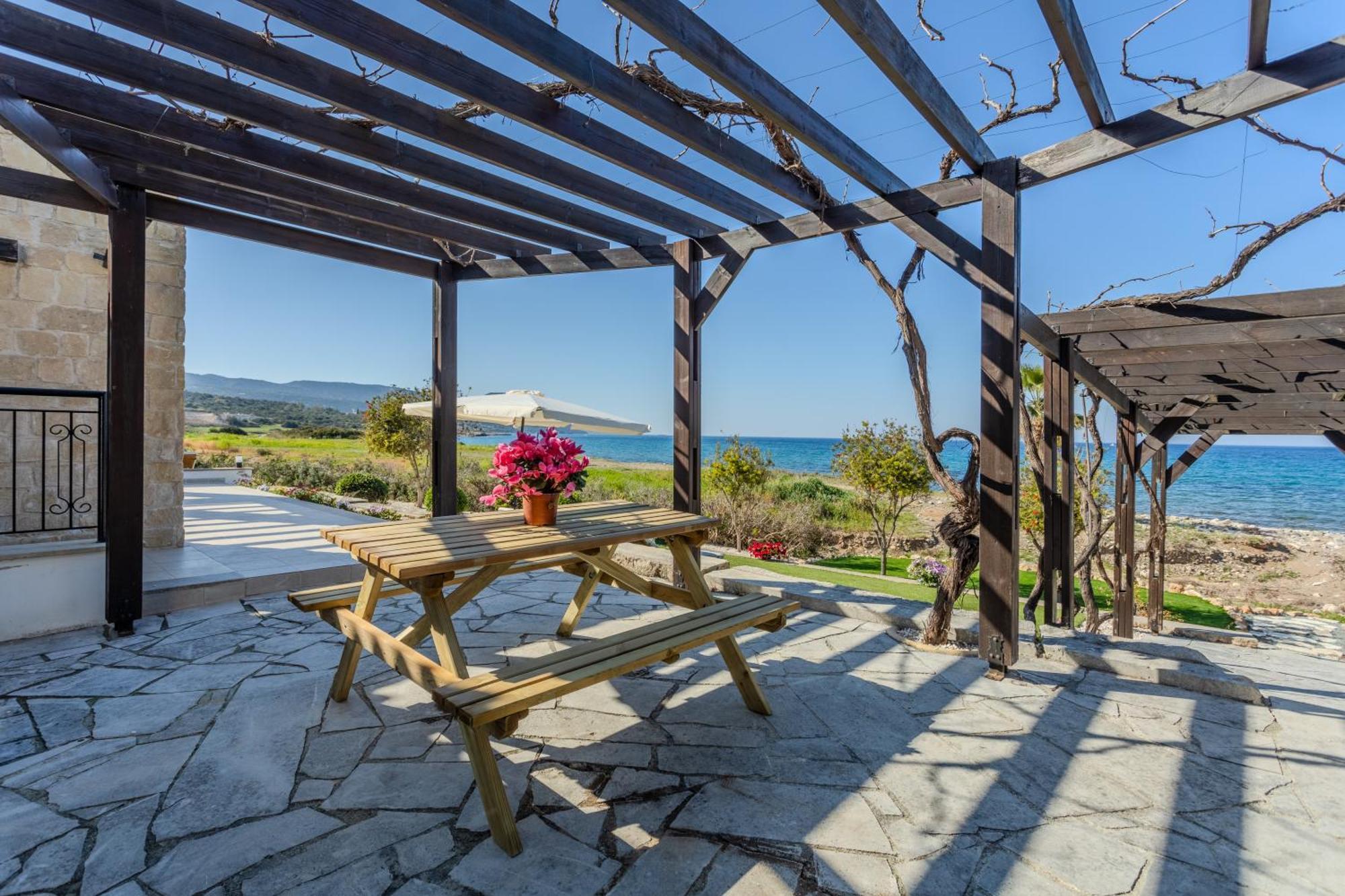 Kallisti & - A Luxury Seaside Retreat Villa *