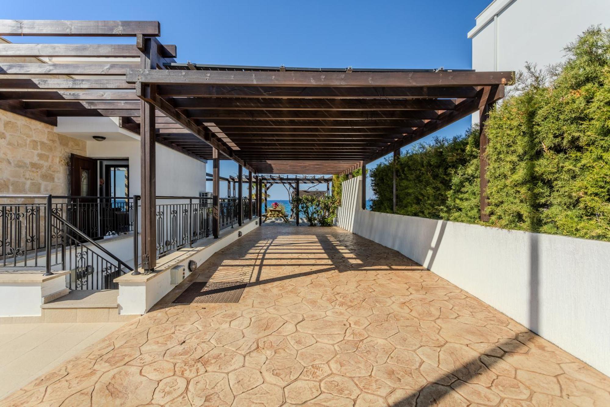 Villa Kallisti & - A Luxury Seaside Retreat