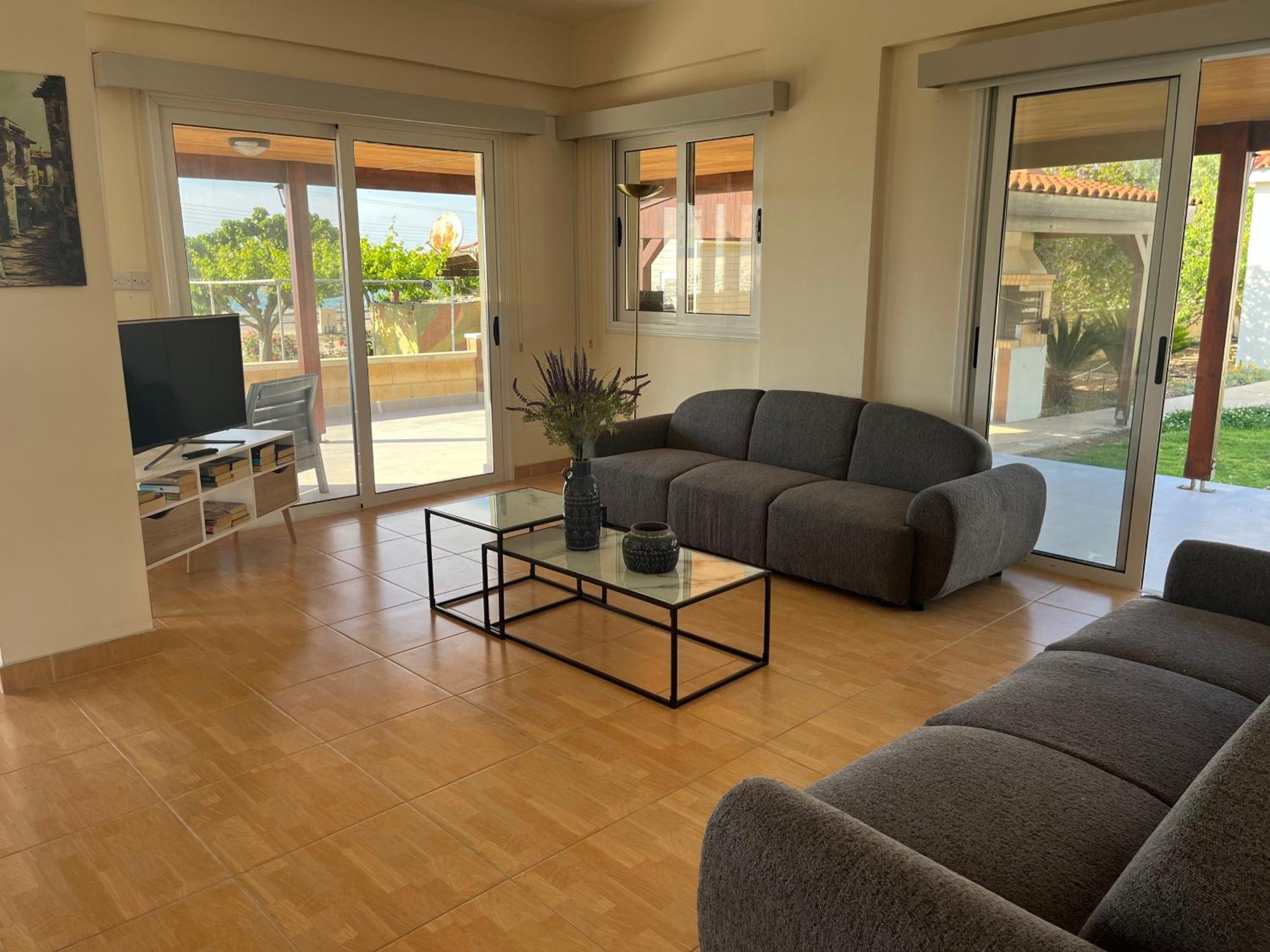 Beachfront Thomas 5 * Argaka