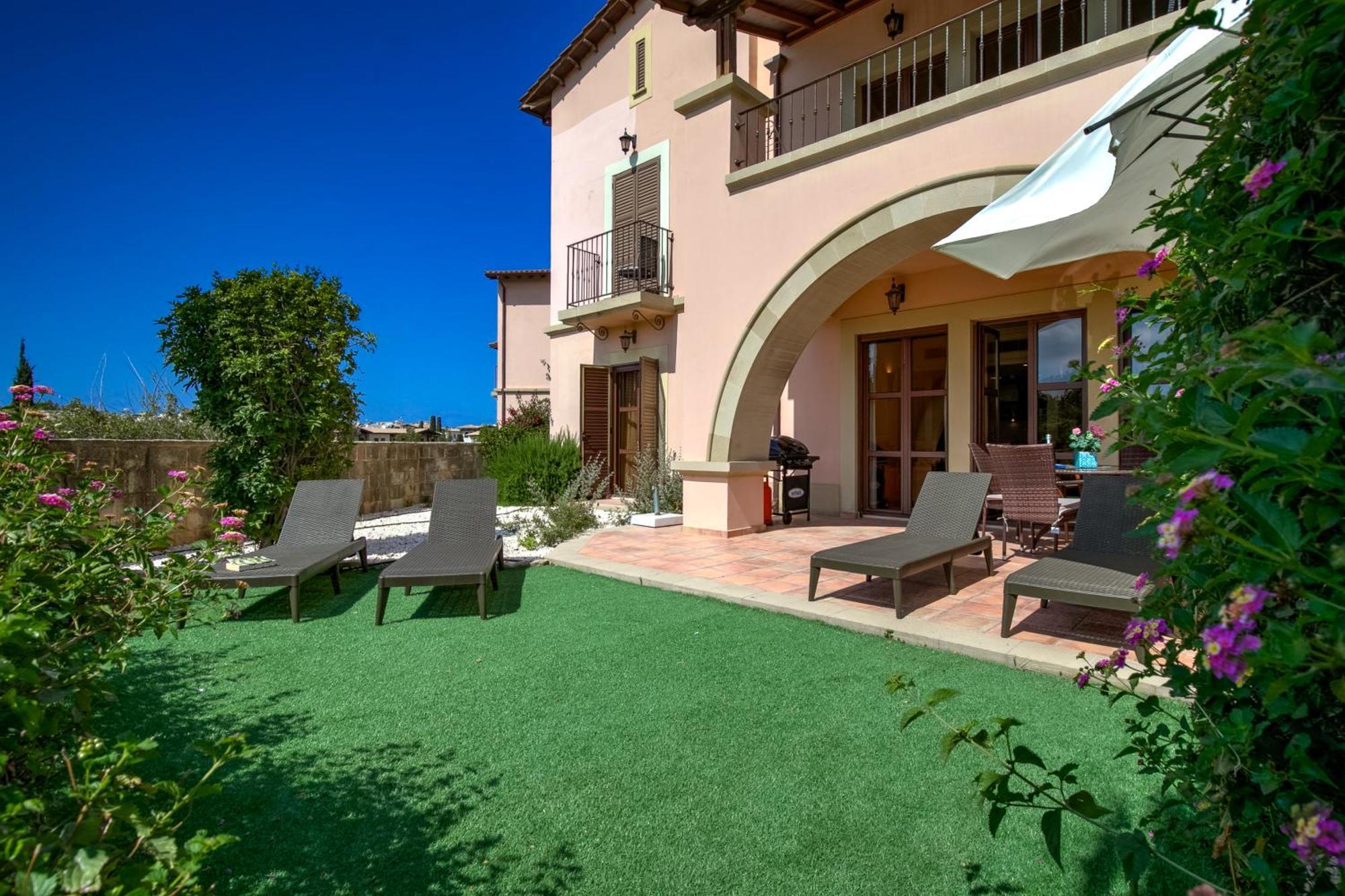 Apartment 2 Bedroom Artemis With Two Communal Pools, Aphrodite Hills *