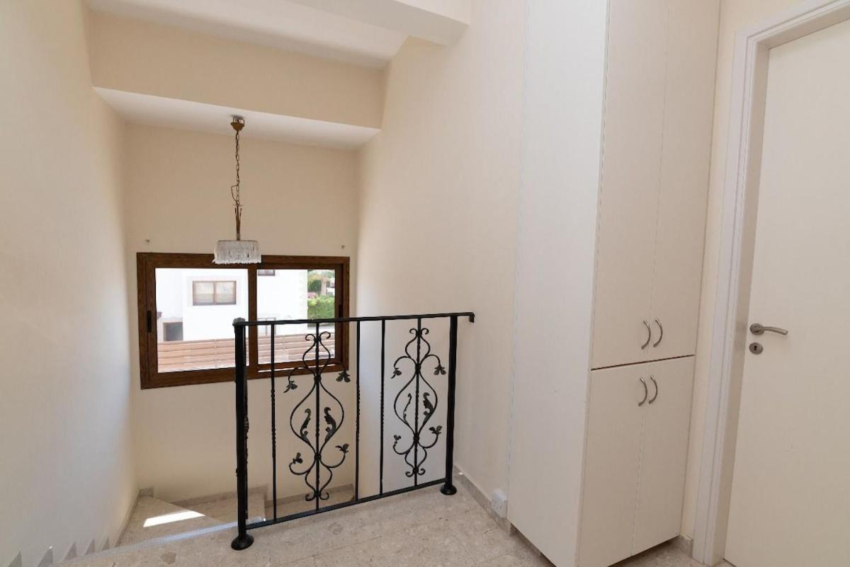 Malama 28 Ekaterina * Paralimni