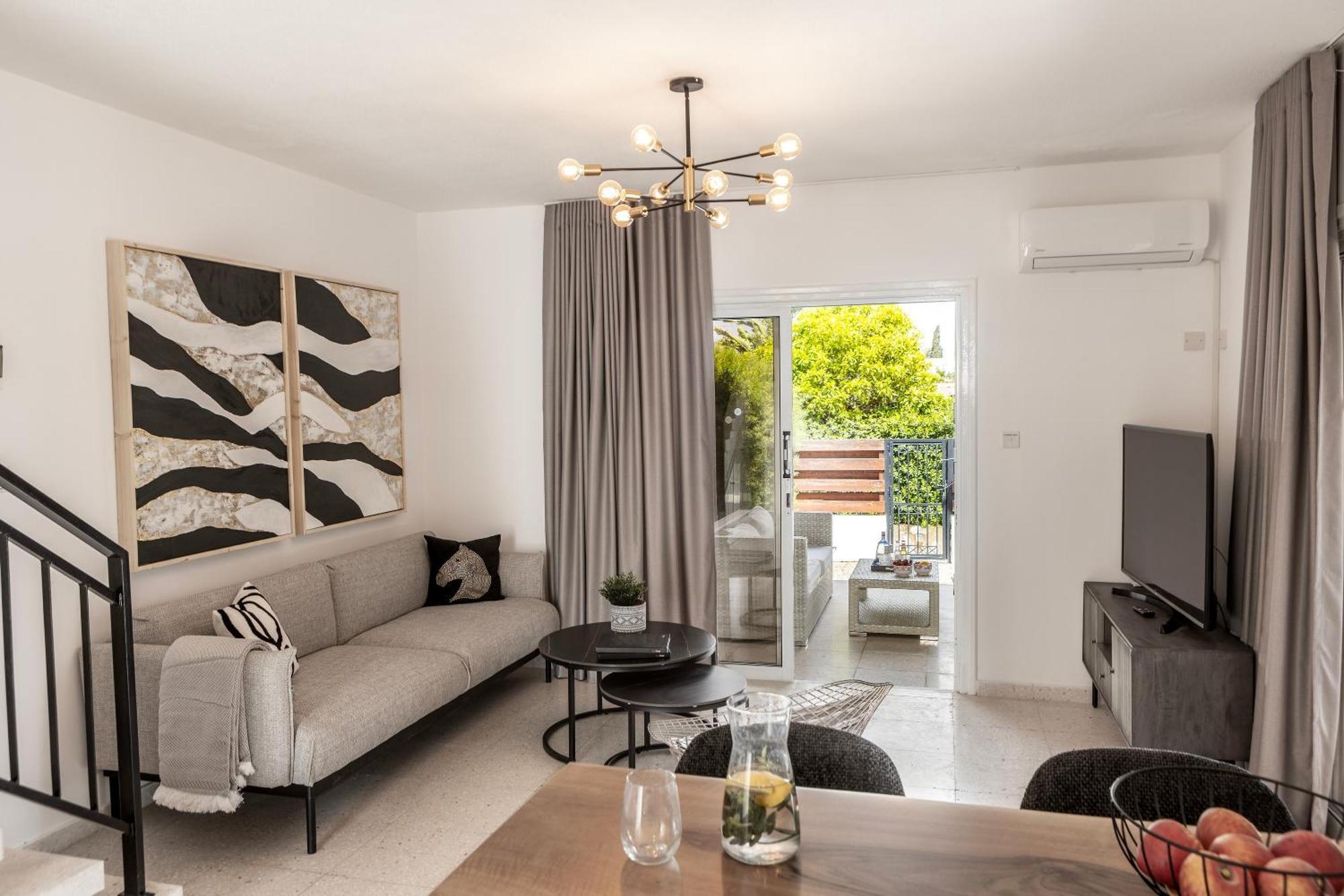 Larnaca Marina Villa Meneou
