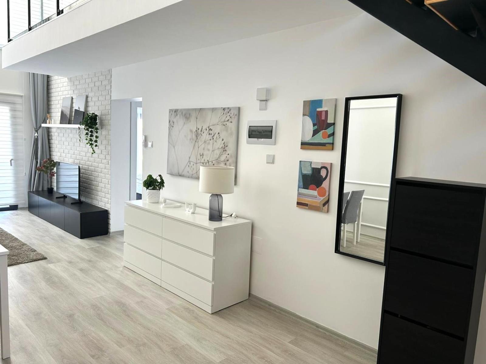 Caesar Cliff Apartment
